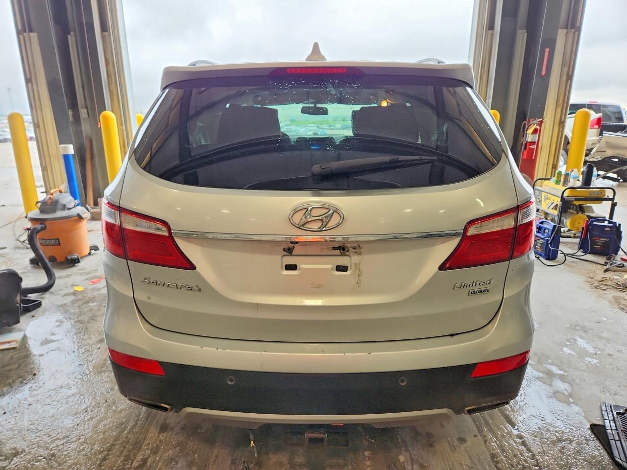2015 Hyundai Santa Fe Limited Silver vin: KM8SR4HF3FU113159