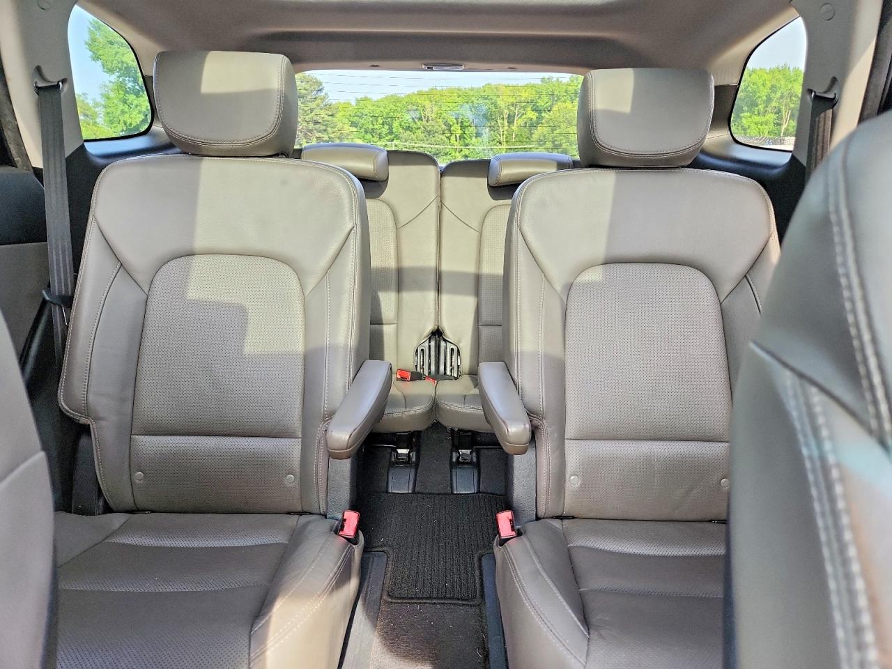 2015 Hyundai Santa Fe Limited Silver vin: KM8SR4HF8FU110340