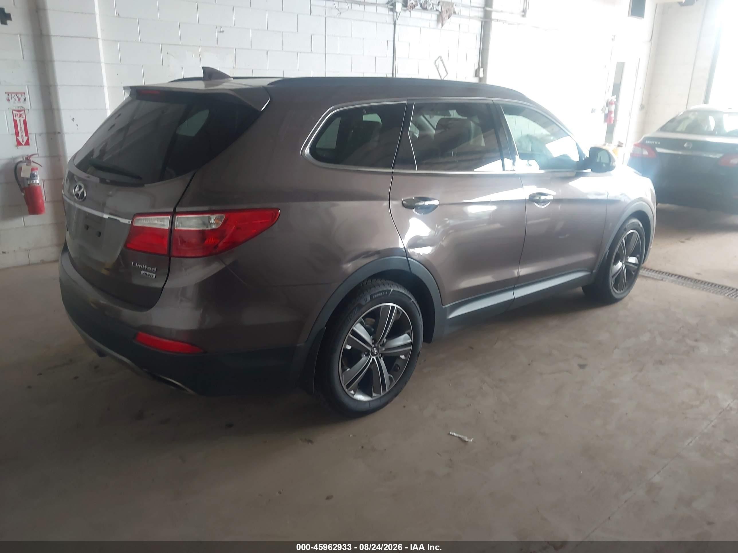2013 Hyundai Santa Fe Limited Brown vin: KM8SRDHF1DU023201