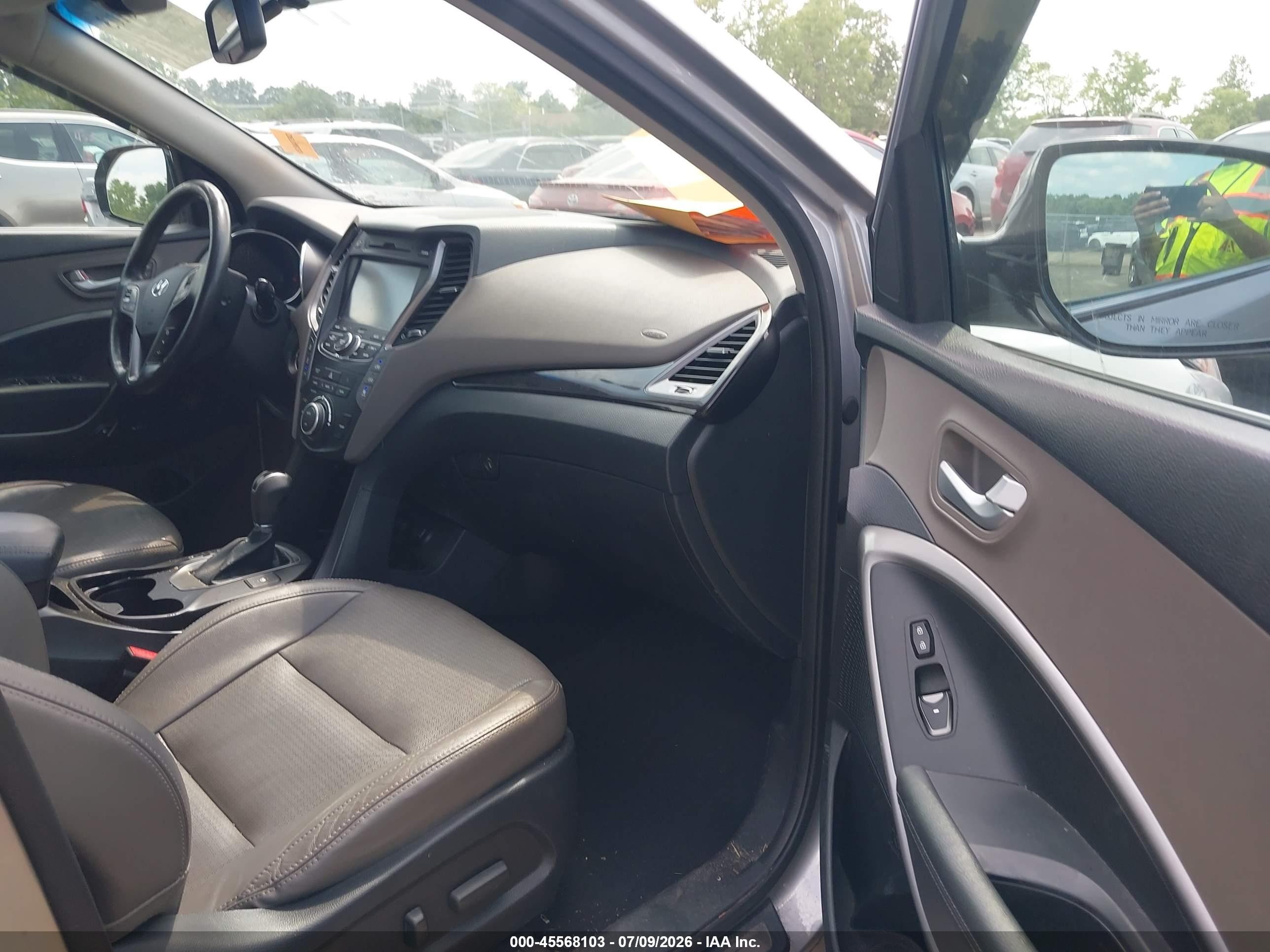 2014 Hyundai Santa Fe Limited Silver vin: KM8SRDHF2EU081321
