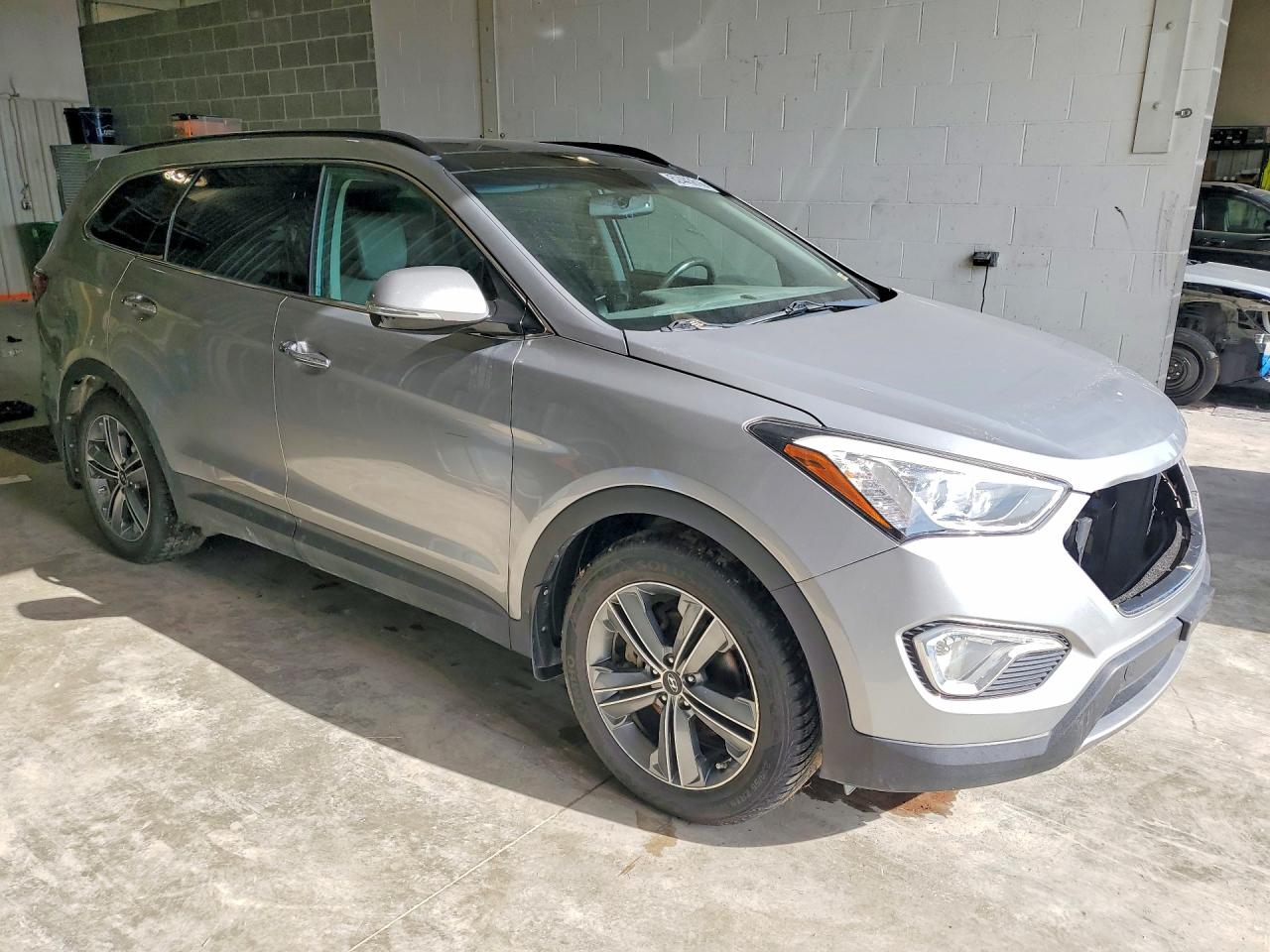 2015 Hyundai Santa Fe Limited Серебряный vin: KM8SRDHF2FU125447