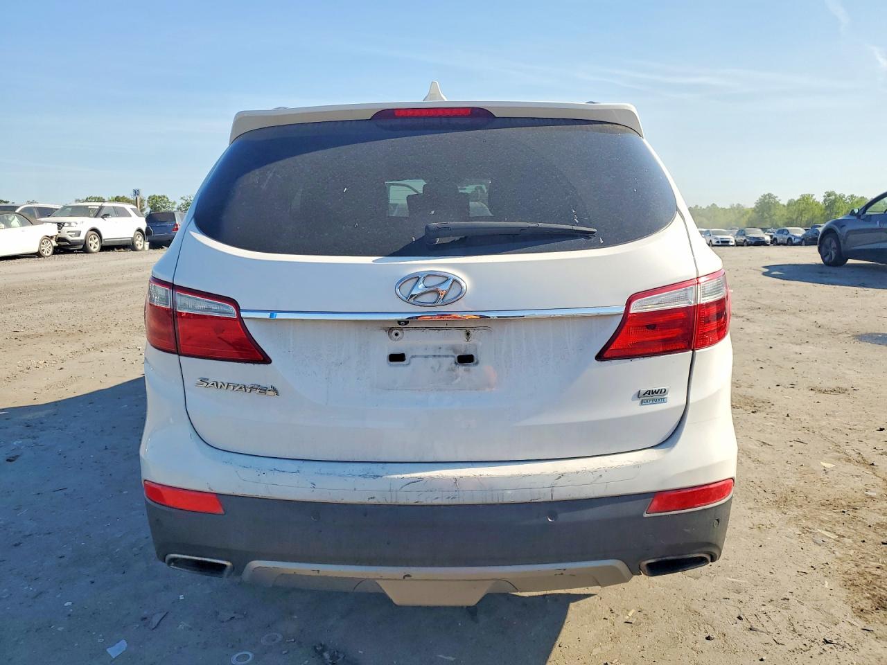 2014 Hyundai Santa Fe Gls White vin: KM8SRDHF4EU077450