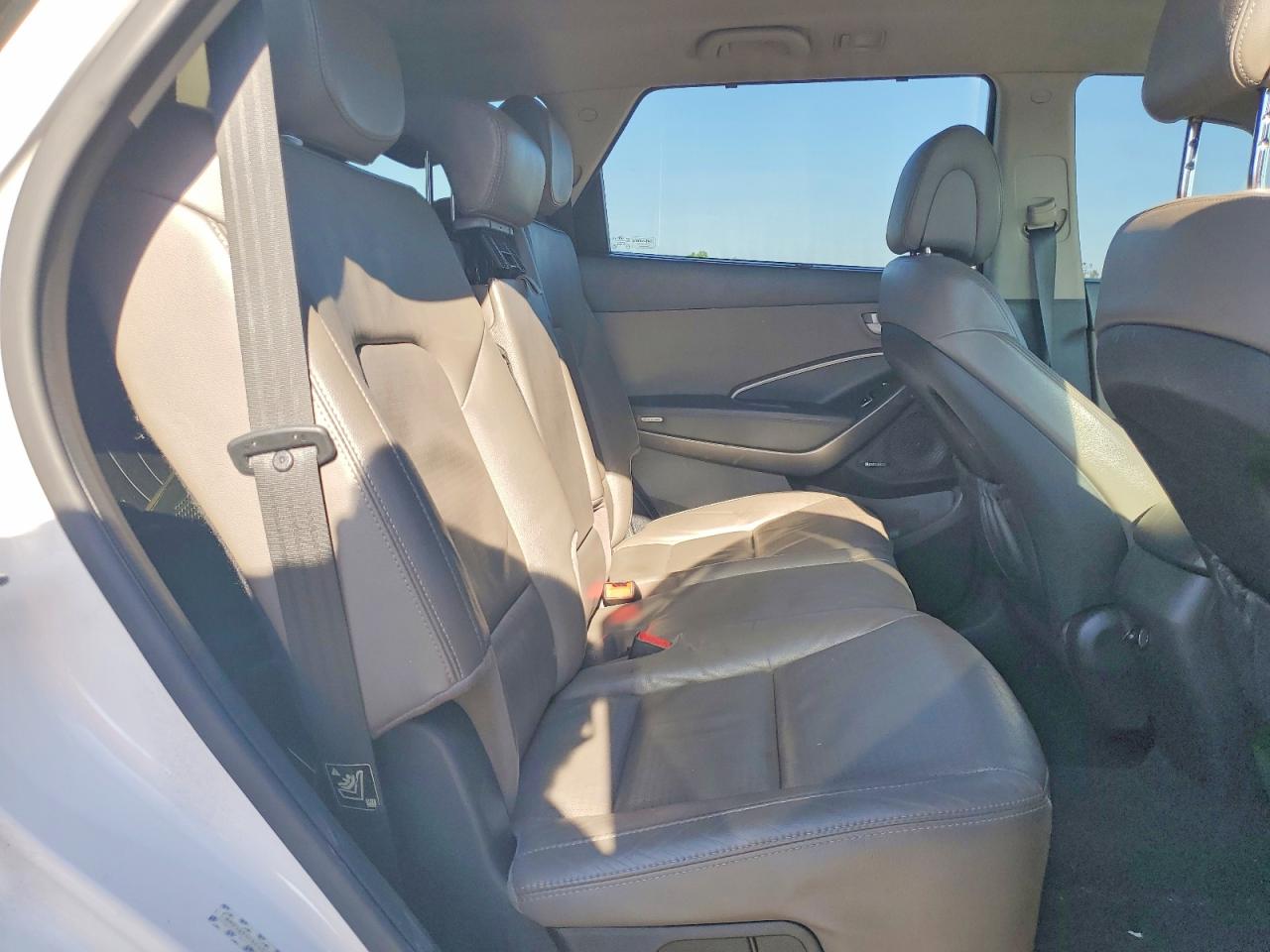 2014 Hyundai Santa Fe Gls White vin: KM8SRDHF4EU077450