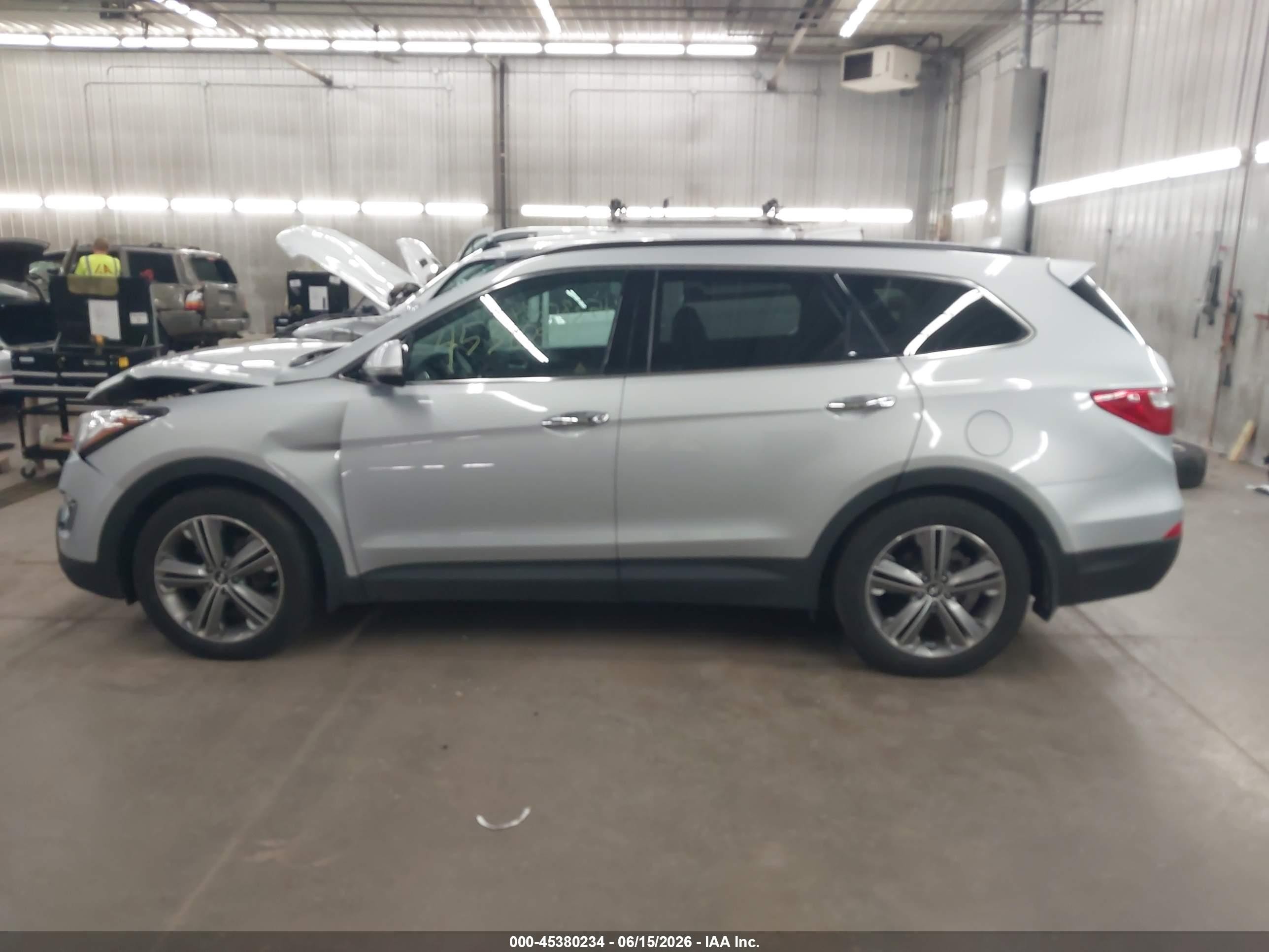 2014 Hyundai Santa Fe Limited Silver vin: KM8SRDHF5EU085461