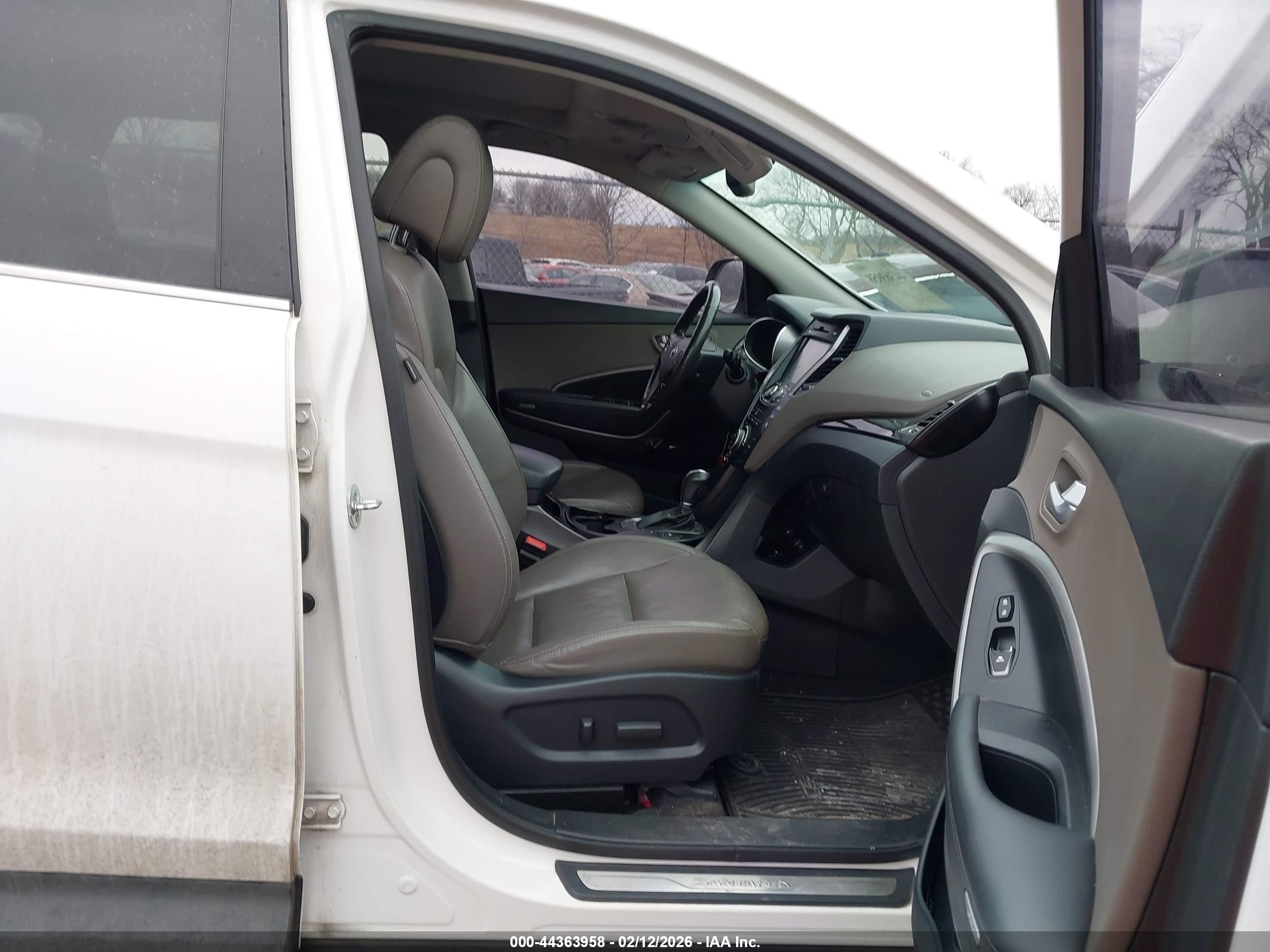 2015 Hyundai Santa Fe Gls White vin: KM8SRDHF5FU091164