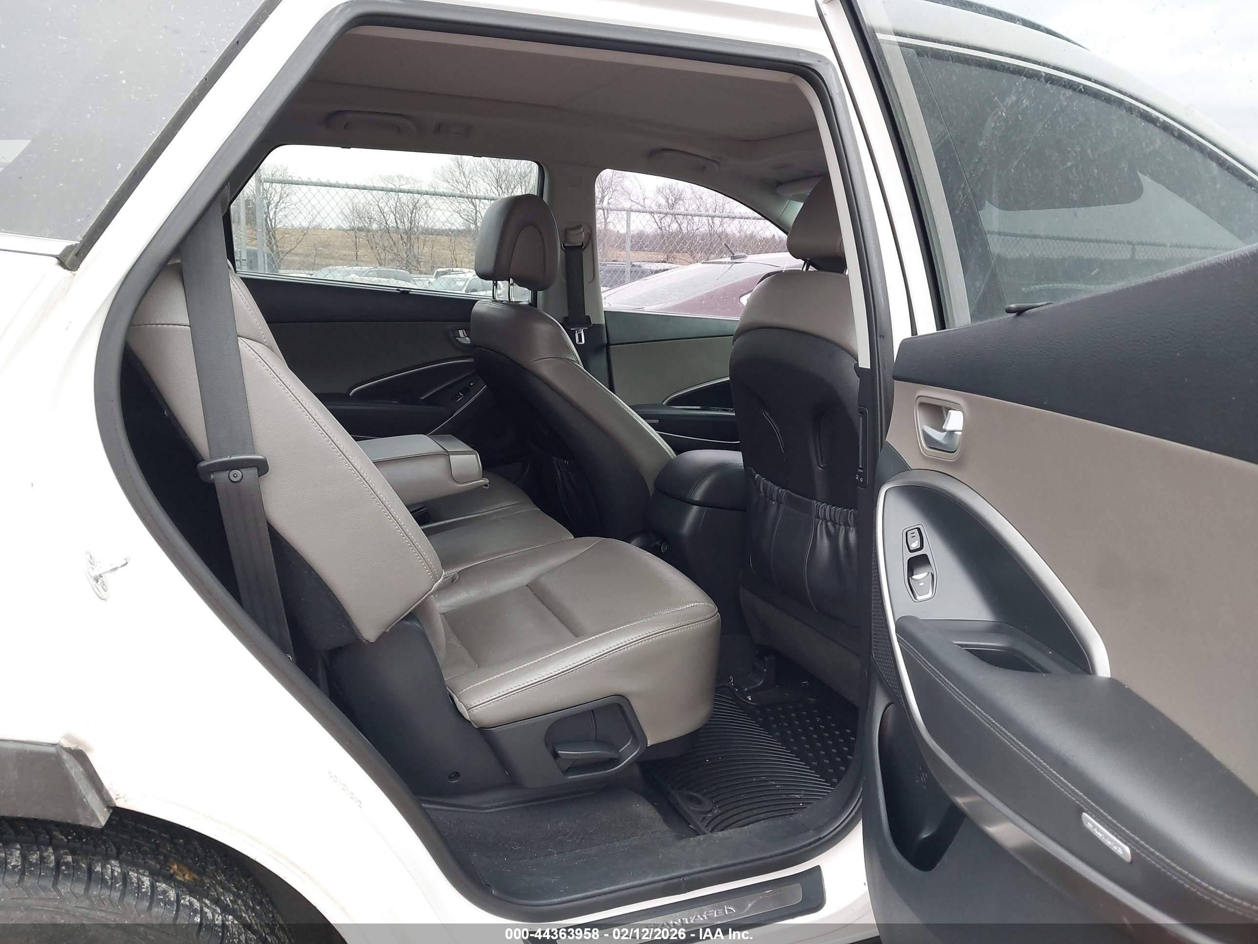2015 Hyundai Santa Fe Gls White vin: KM8SRDHF5FU091164