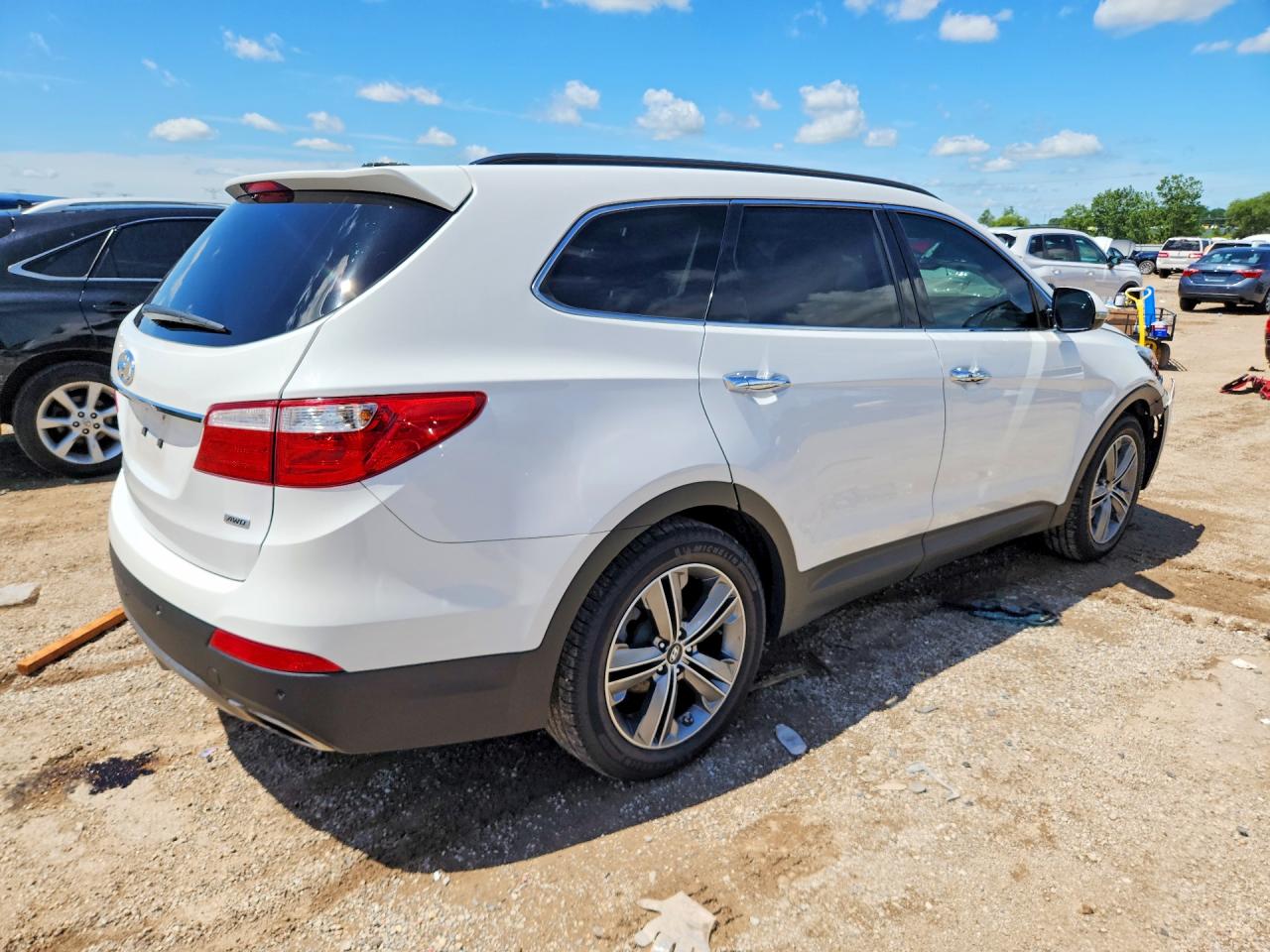 2014 Hyundai Santa Fe Gls White vin: KM8SRDHF7EU073795