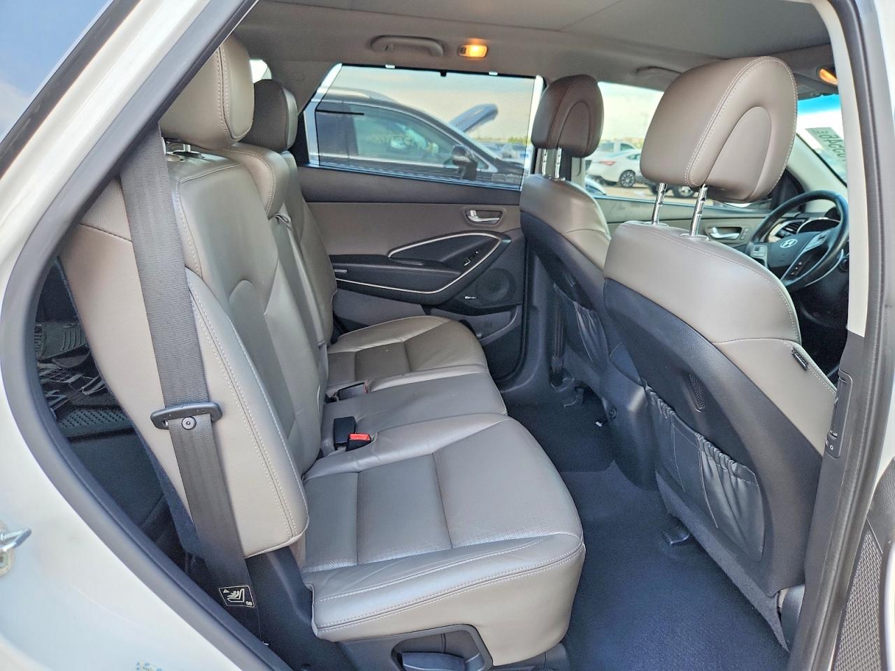 2014 Hyundai Santa Fe Gls White vin: KM8SRDHF7EU073795