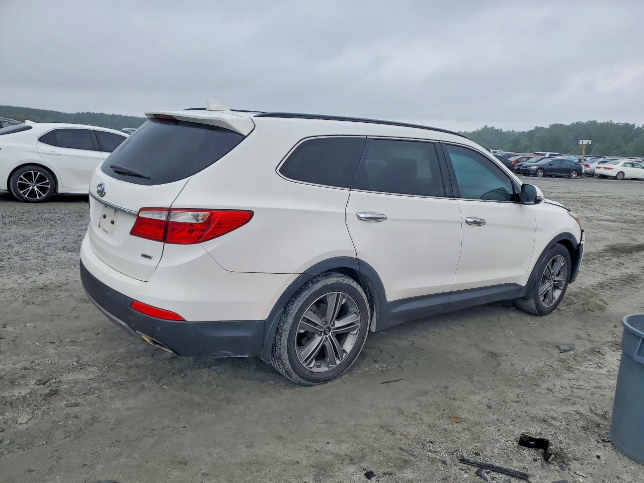2014 Hyundai Santa Fe Gls White vin: KM8SRDHF7EU077667