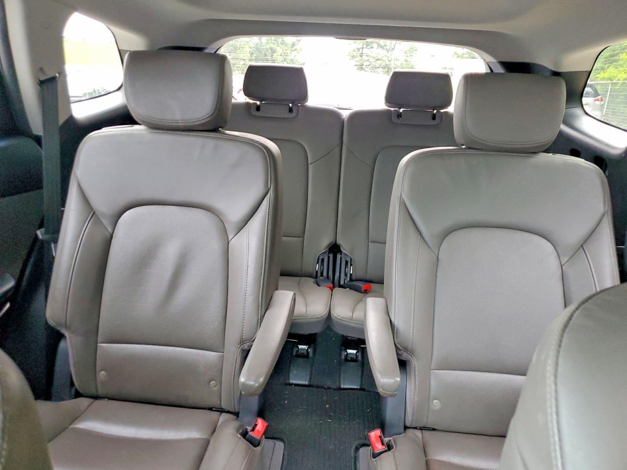 2015 Hyundai Santa Fe Limited Silver vin: KM8SRDHF7FU103816