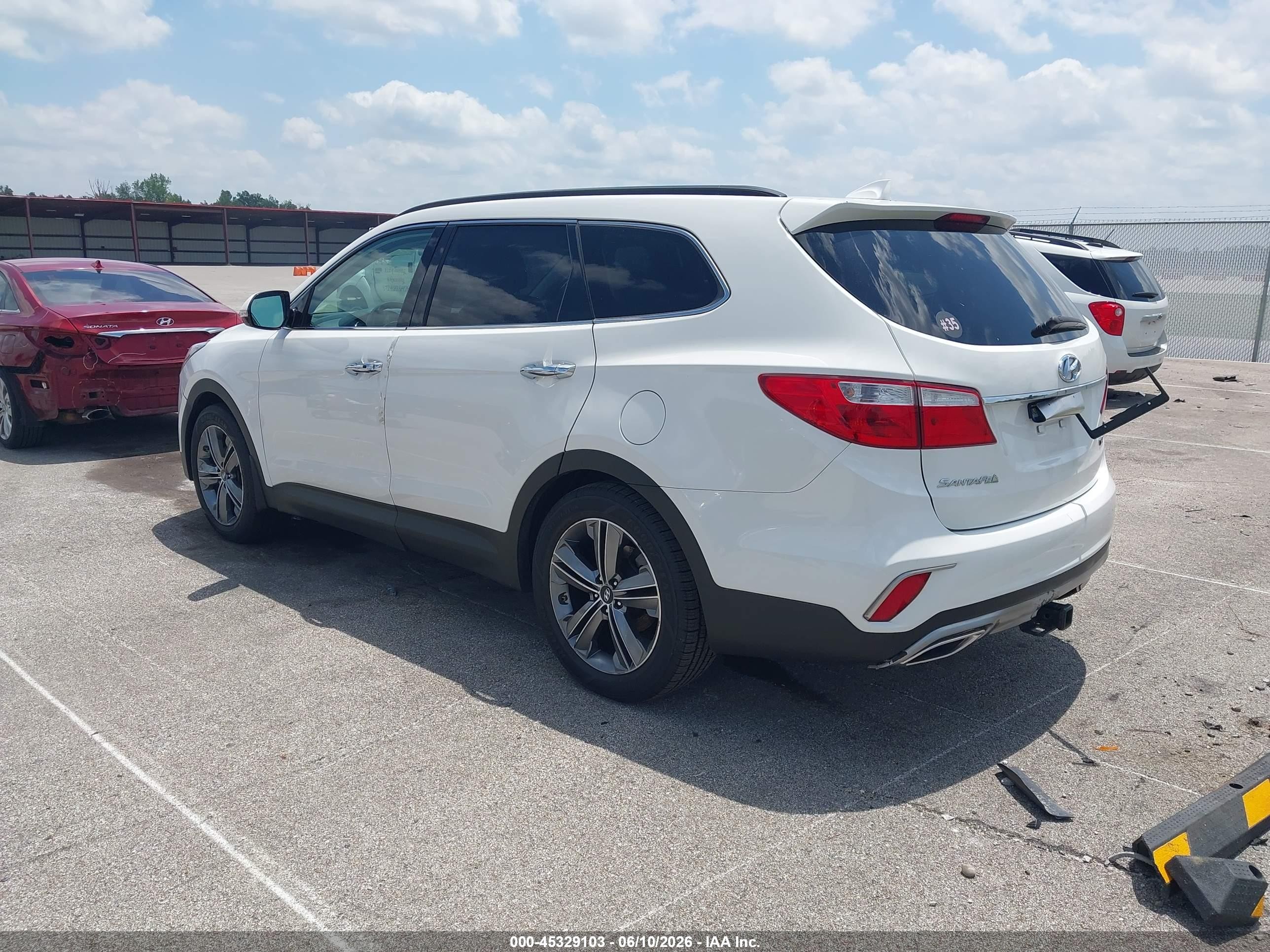 2015 Hyundai Santa Fe Gls White vin: KM8SRDHF7FU106571
