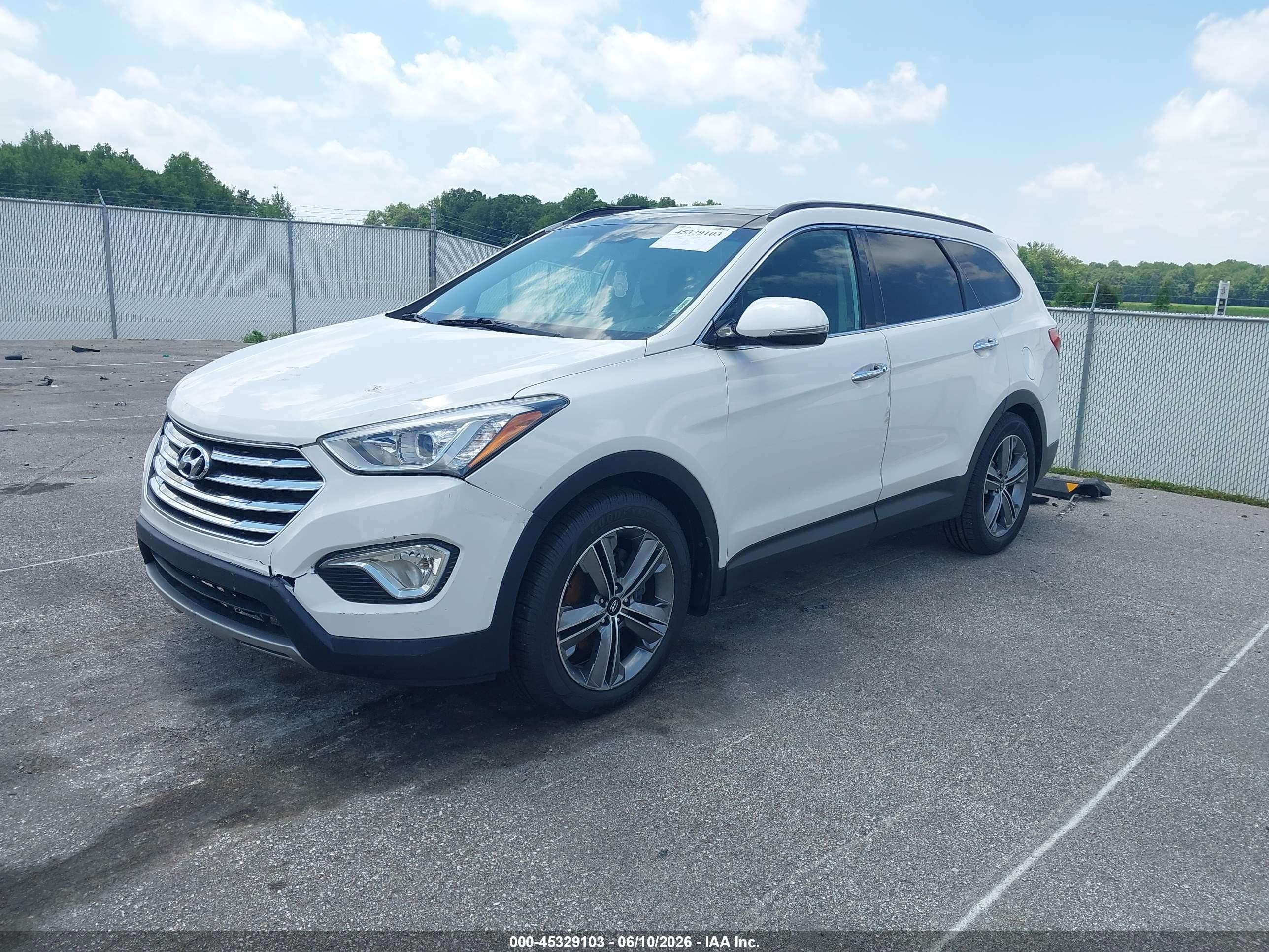 2015 Hyundai Santa Fe Gls White vin: KM8SRDHF7FU106571