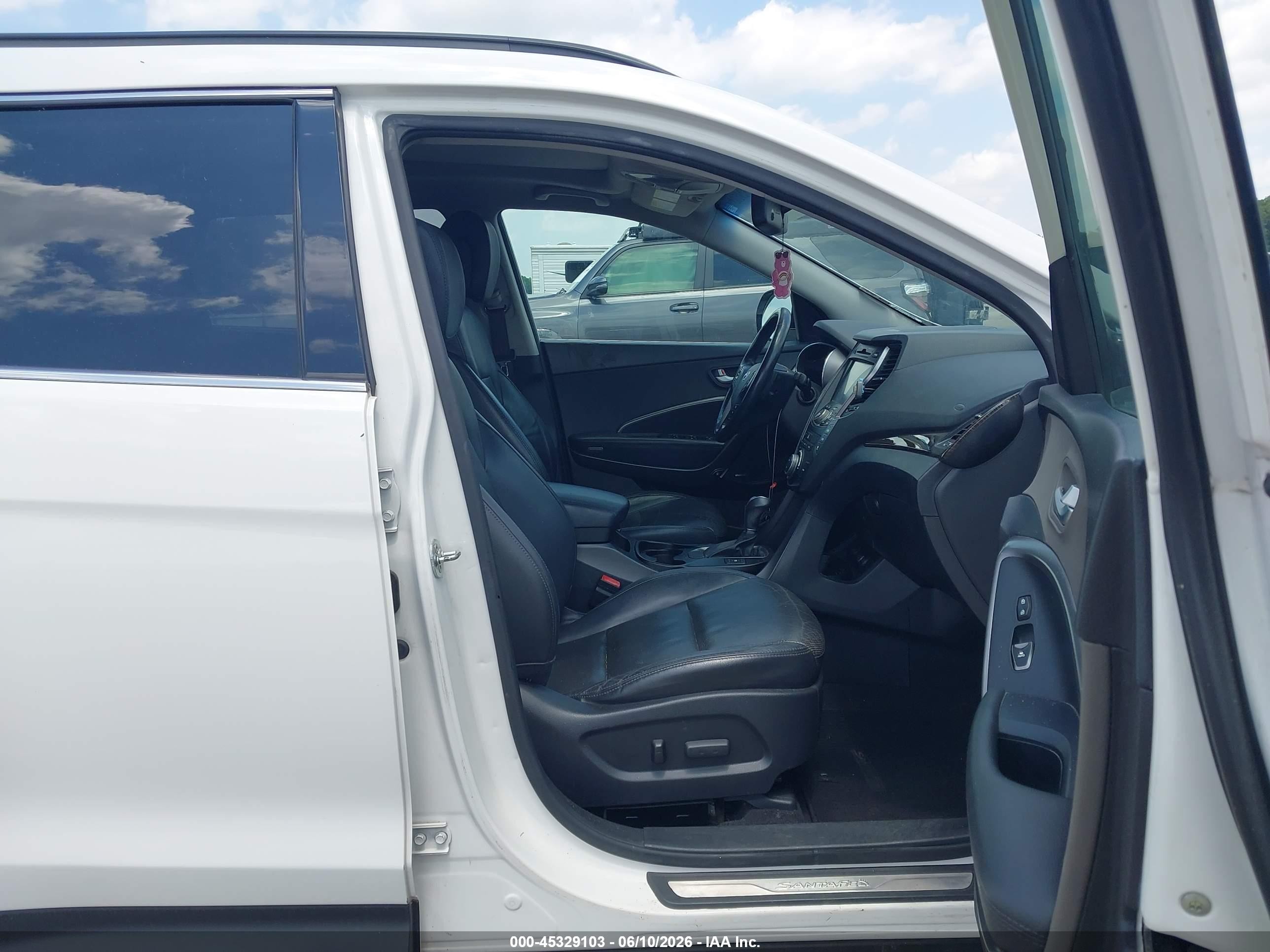 2015 Hyundai Santa Fe Gls White vin: KM8SRDHF7FU106571