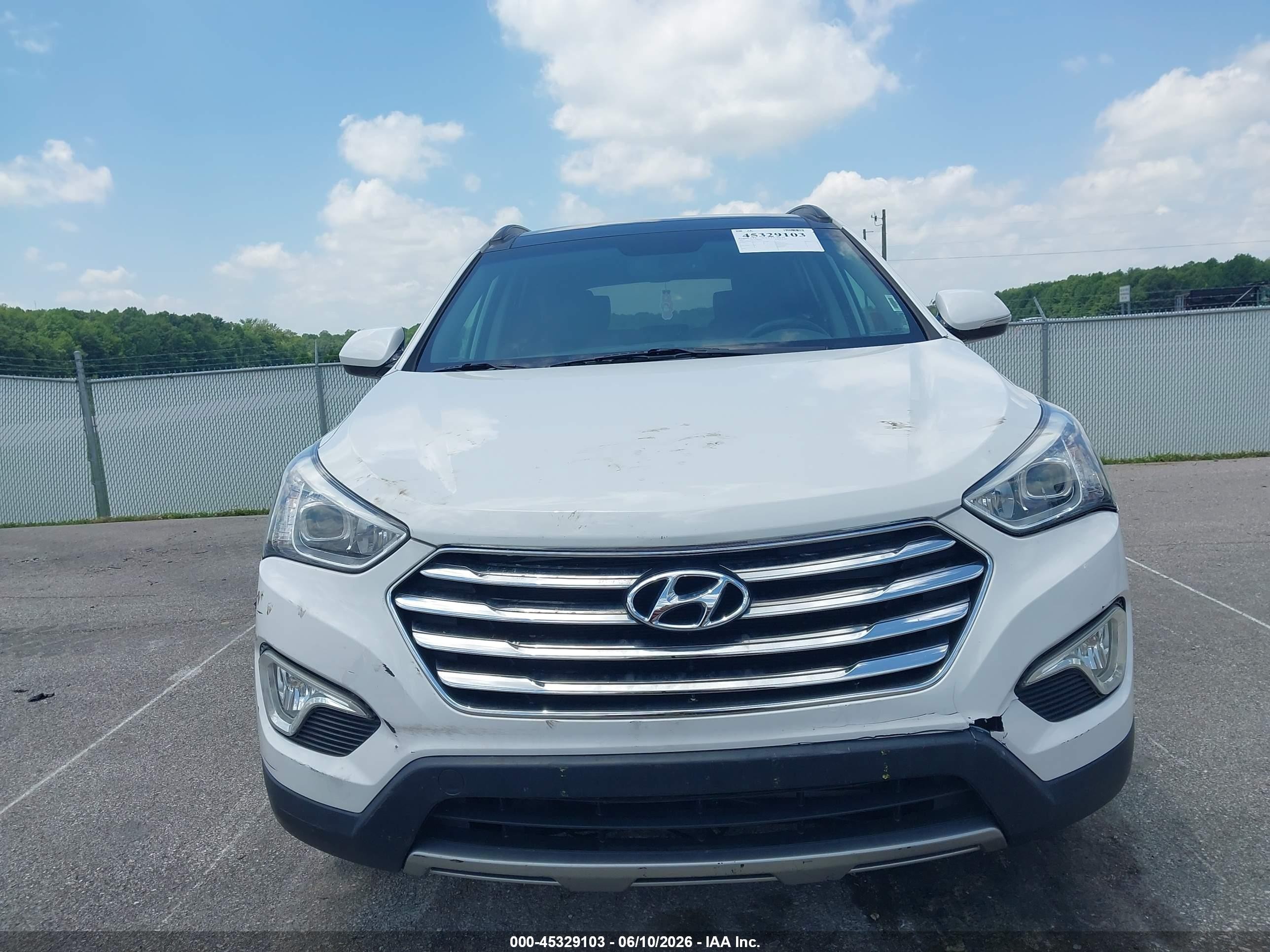 2015 Hyundai Santa Fe Gls White vin: KM8SRDHF7FU106571