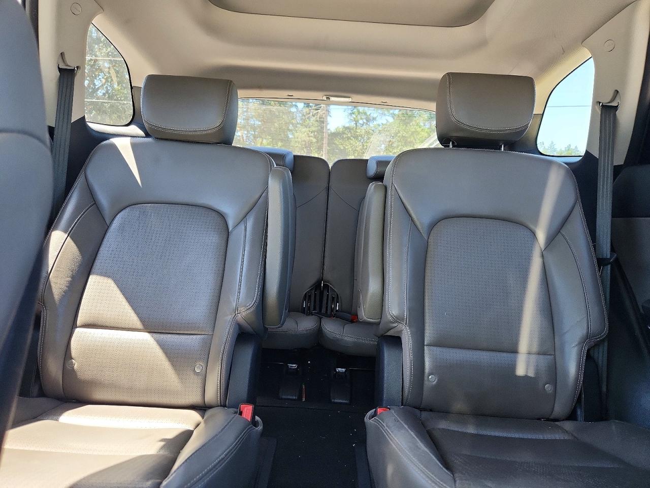 2013 Hyundai Santa Fe Limited White vin: KM8SRDHF8DU000577