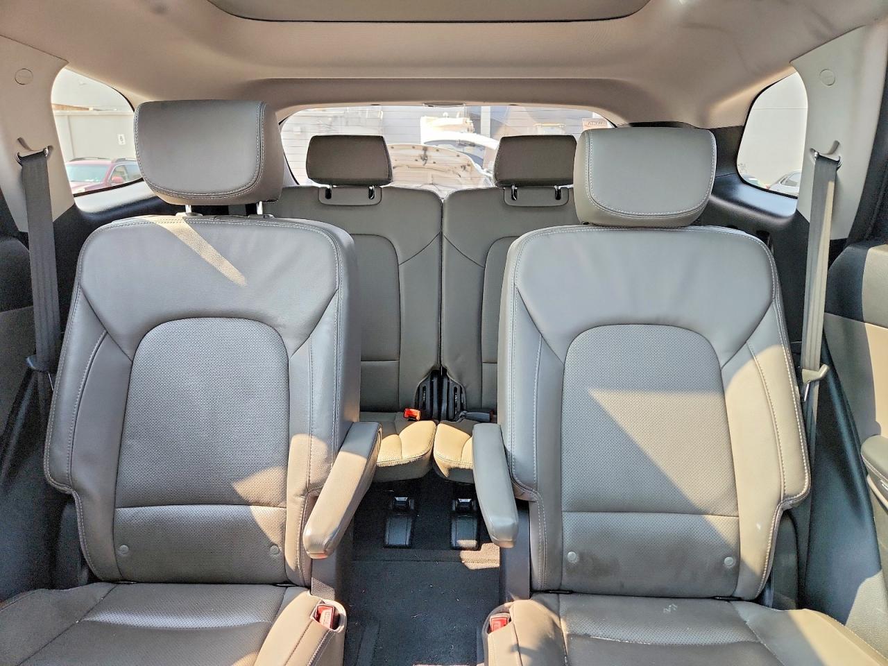 2015 Hyundai Santa Fe Limited Silver vin: KM8SRDHFXFU104667