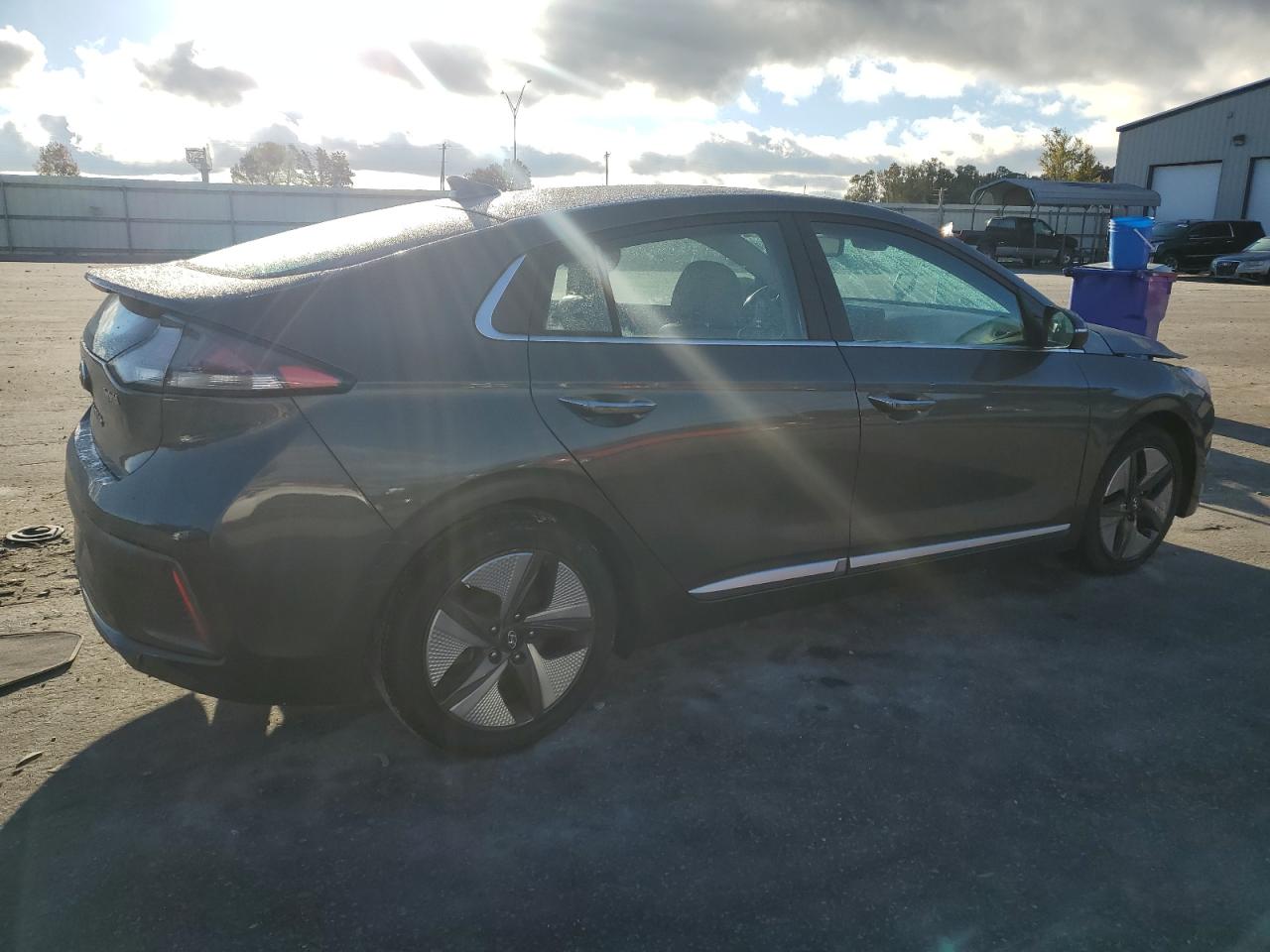 2022 Hyundai Ioniq Limited Gray vin: KMHC05LC0NU266436