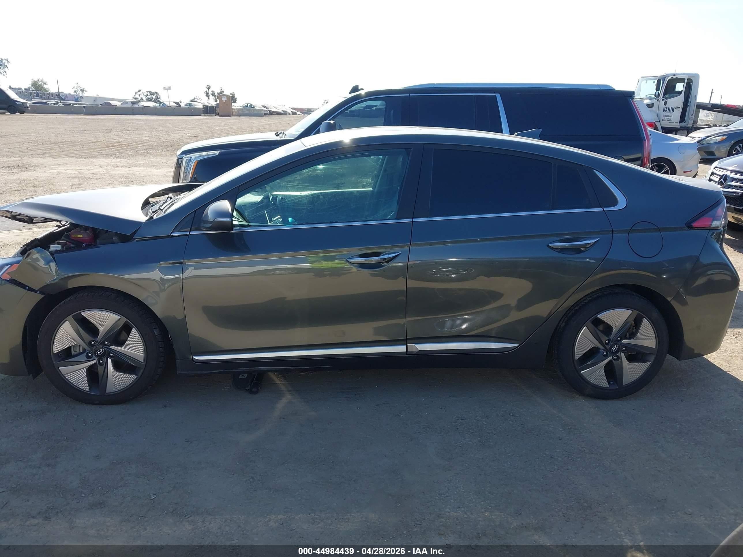 2022 Hyundai Ioniq Hybrid Limited Gray vin: KMHC05LC2NU270987