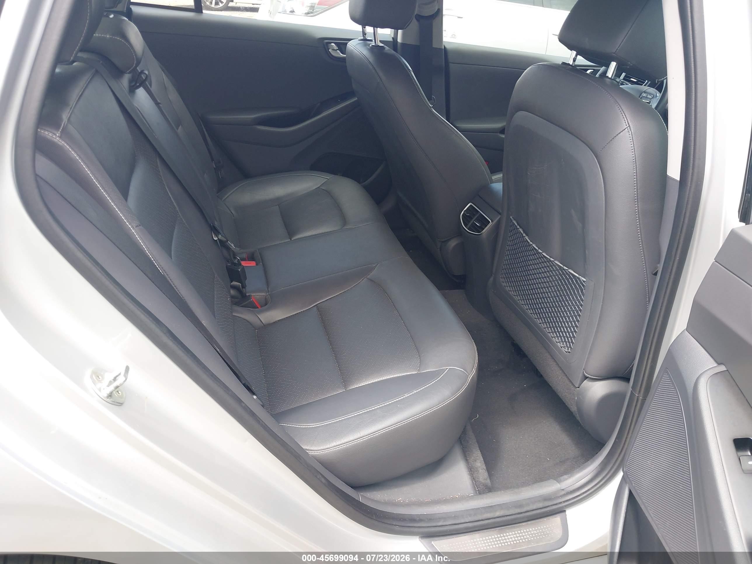2019 Hyundai Ioniq Electric Limited Silver vin: KMHC05LH5KU044711