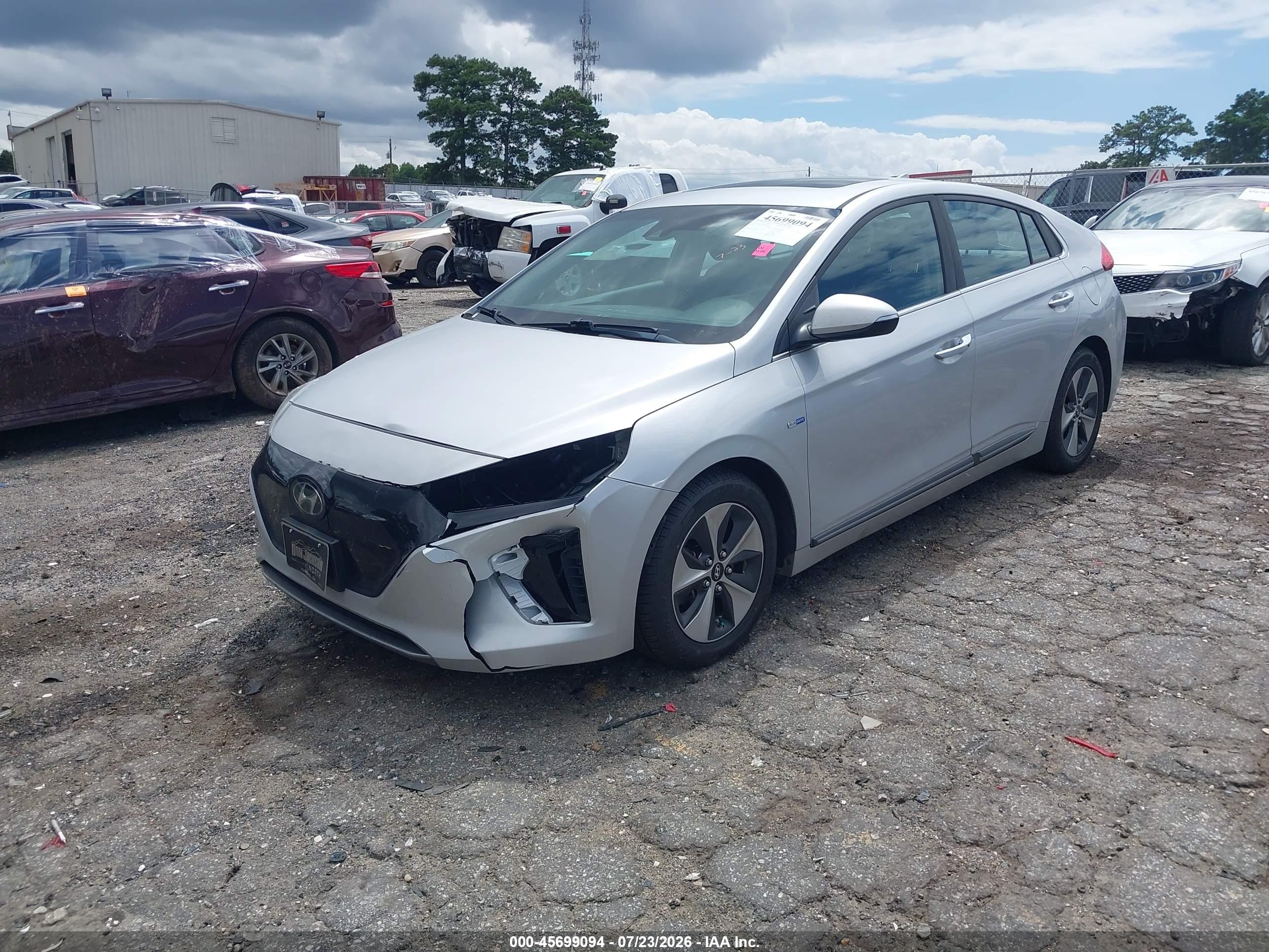 2019 Hyundai Ioniq Electric Limited Silver vin: KMHC05LH5KU044711