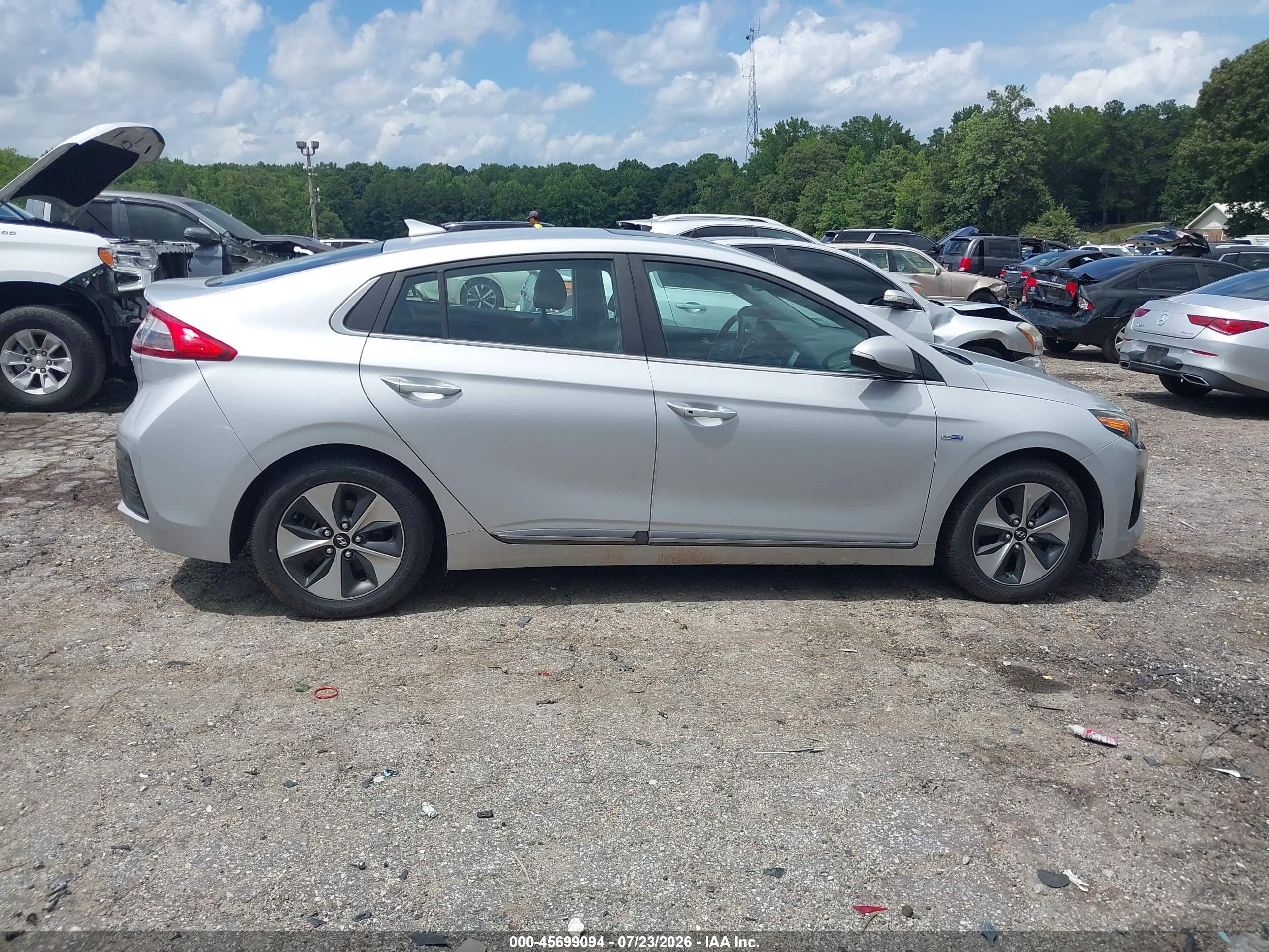 2019 Hyundai Ioniq Electric Limited Silver vin: KMHC05LH5KU044711