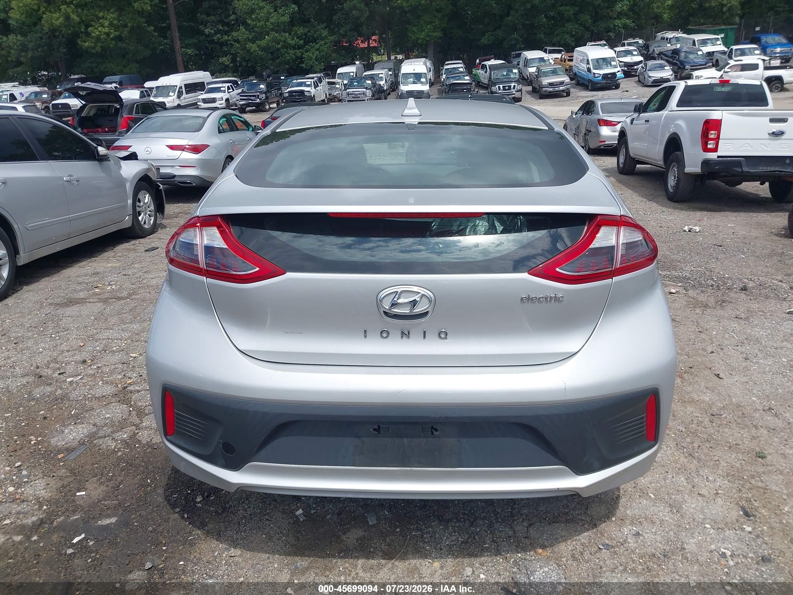 2019 Hyundai Ioniq Electric Limited Silver vin: KMHC05LH5KU044711