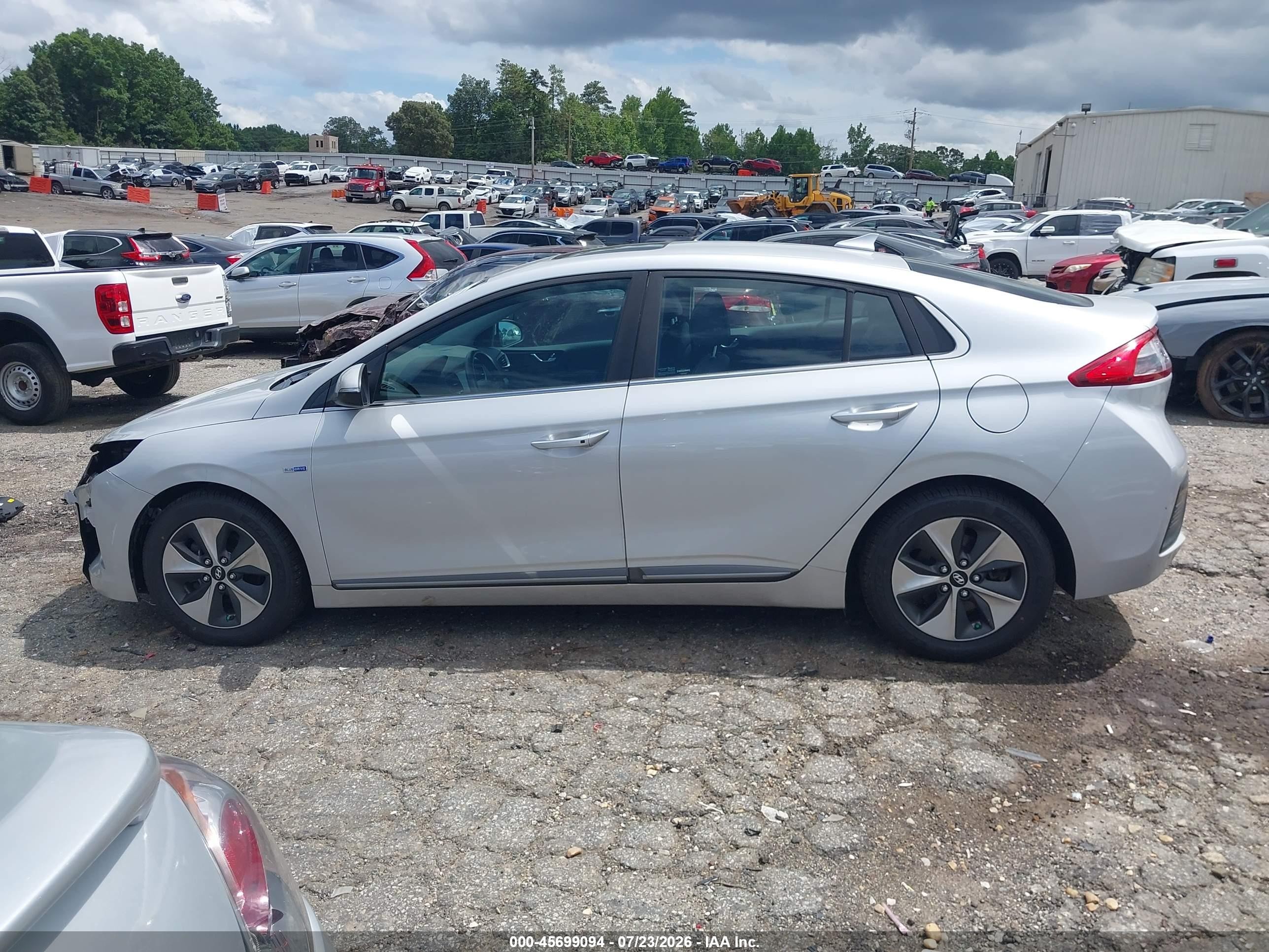2019 Hyundai Ioniq Electric Limited Silver vin: KMHC05LH5KU044711