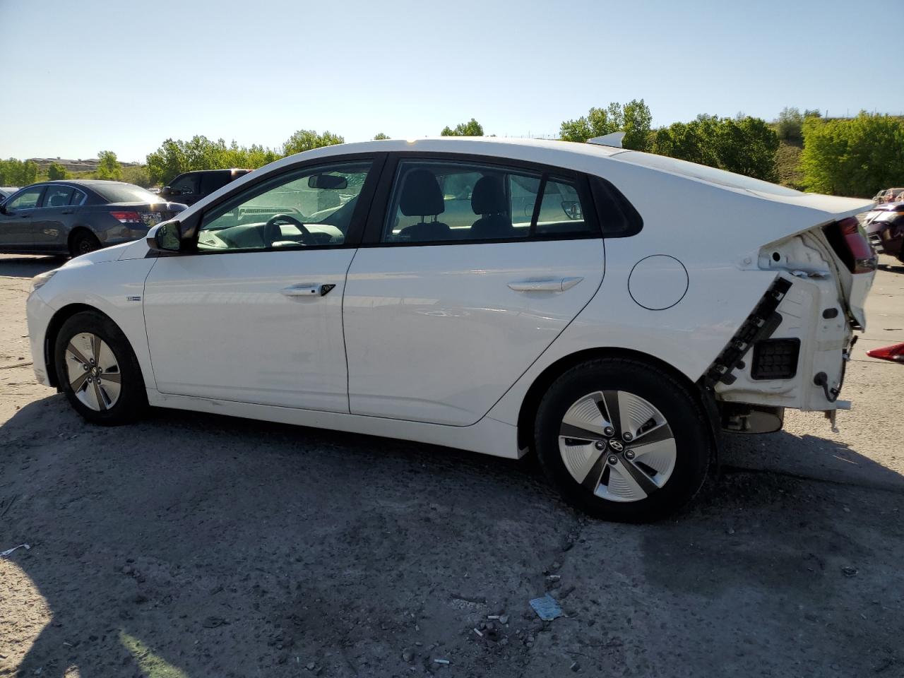 2018 Hyundai Ioniq Blue Белый vin: KMHC65LC4JU096316