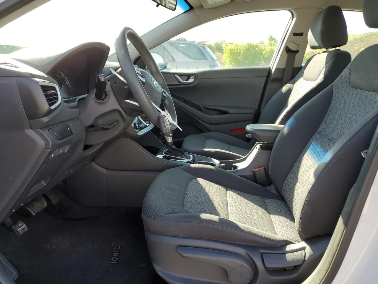2018 Hyundai Ioniq Blue Белый vin: KMHC65LC4JU096316