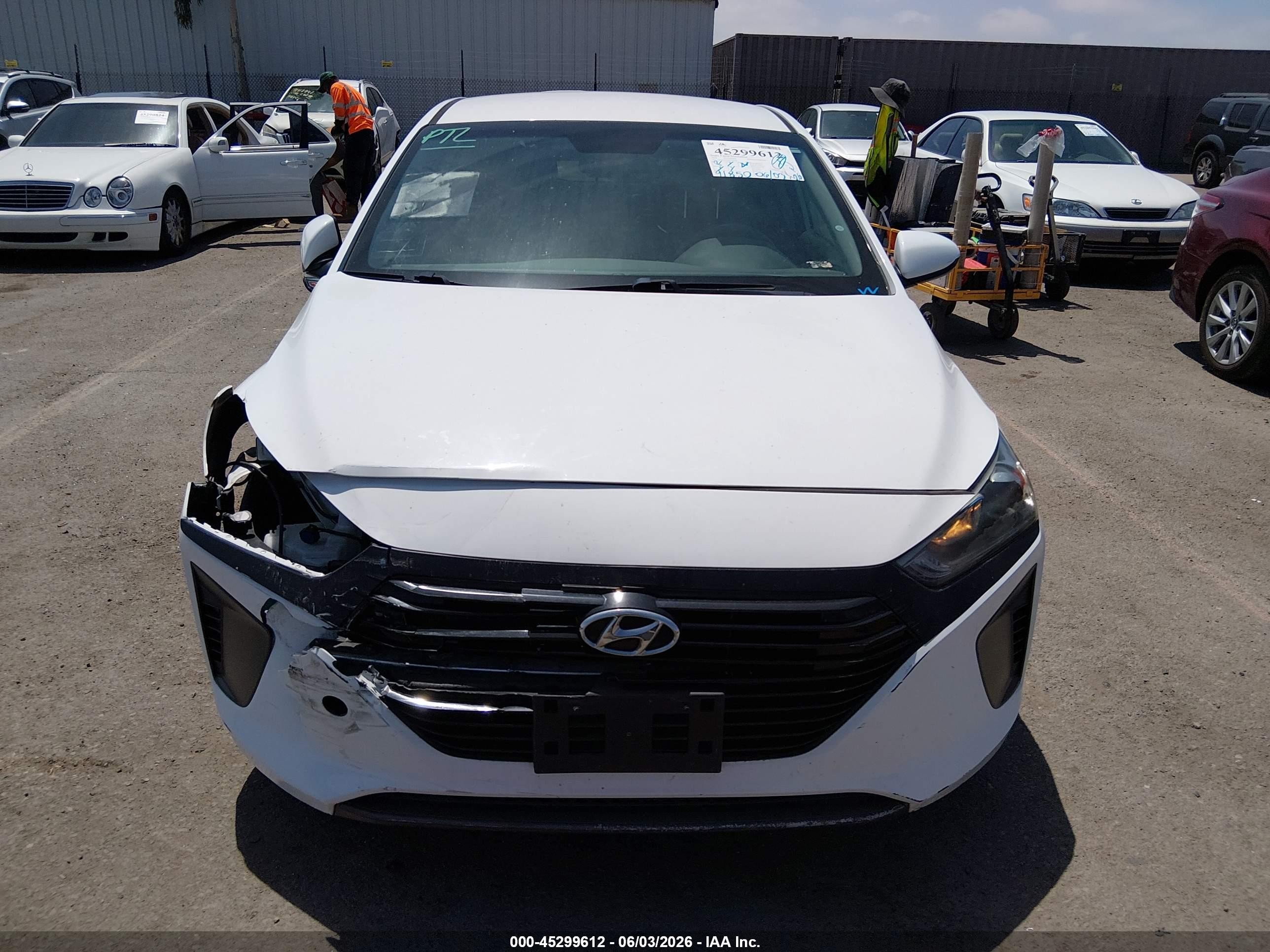 2018 Hyundai Ioniq Hybrid Blue White vin: KMHC65LC6JU102228