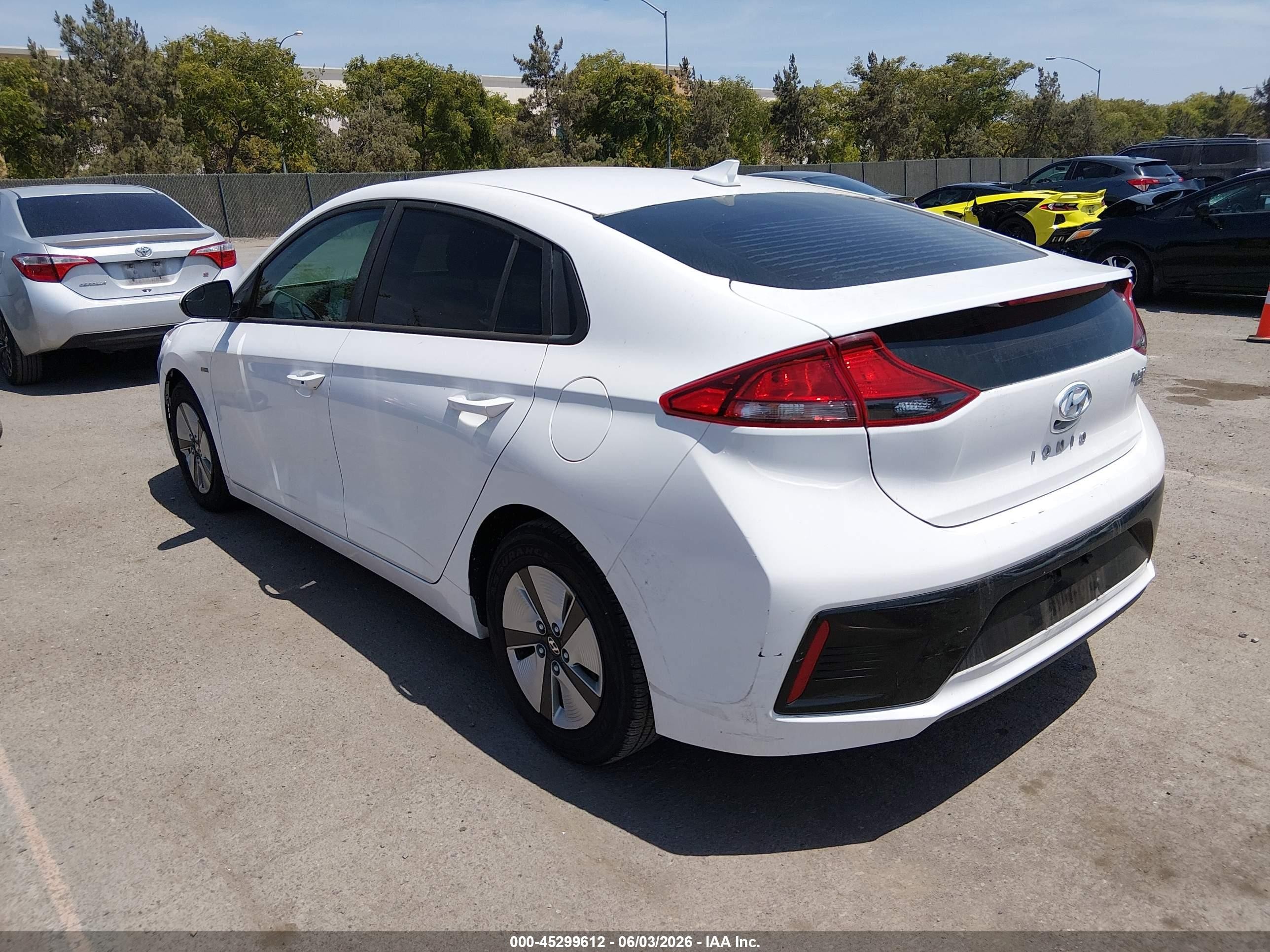 2018 Hyundai Ioniq Hybrid Blue White vin: KMHC65LC6JU102228