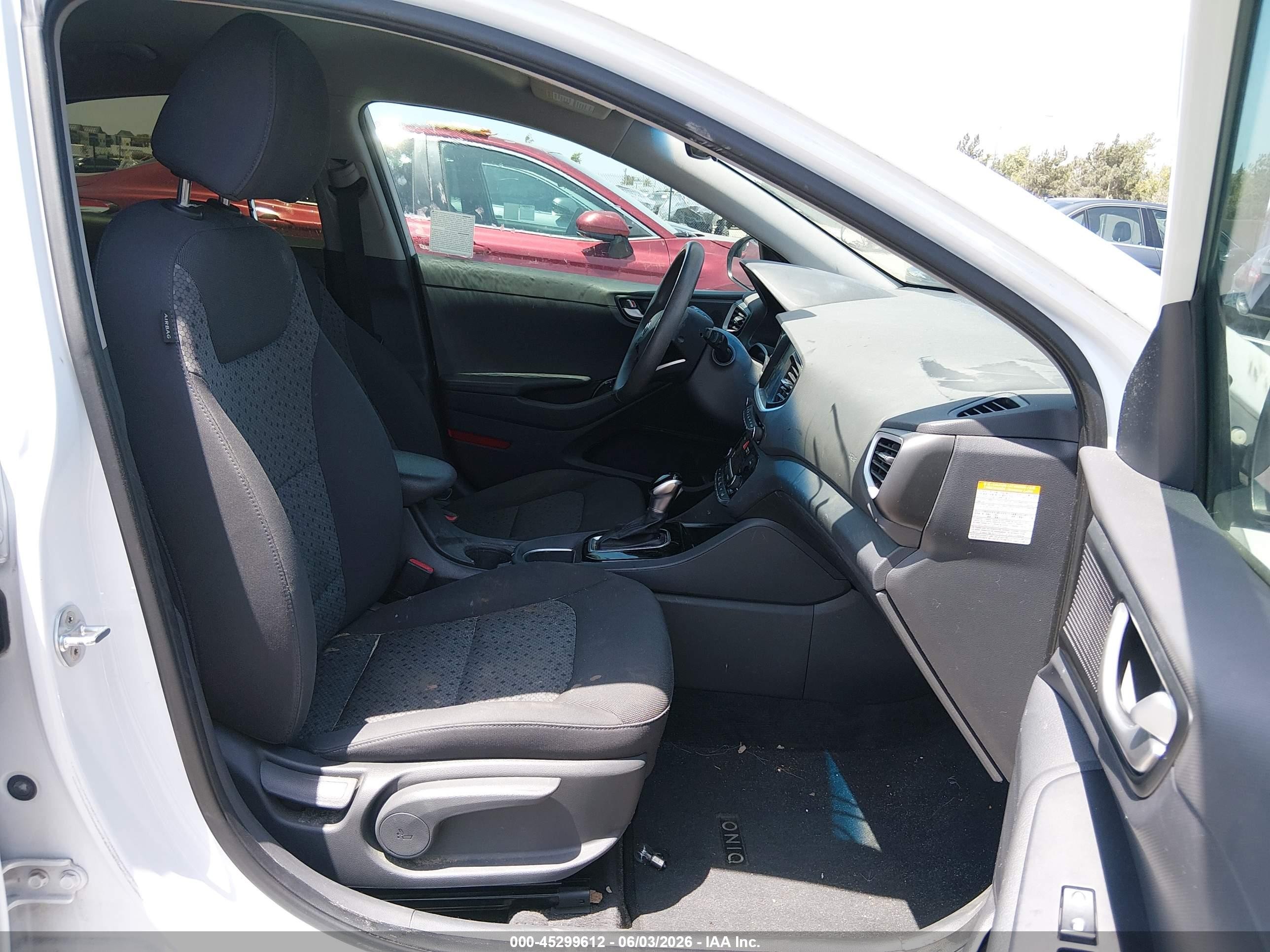 2018 Hyundai Ioniq Hybrid Blue White vin: KMHC65LC6JU102228