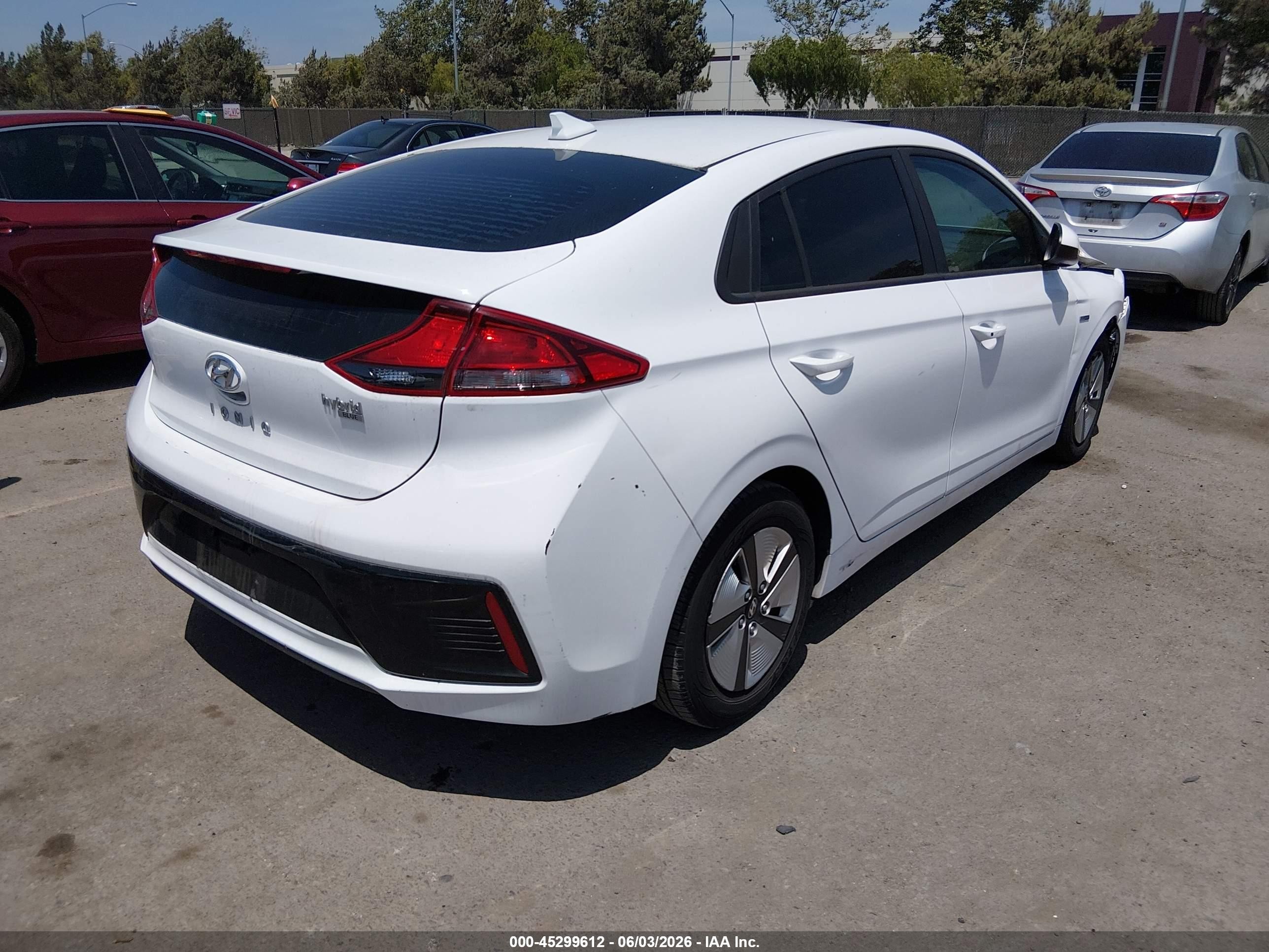 2018 Hyundai Ioniq Hybrid Blue White vin: KMHC65LC6JU102228