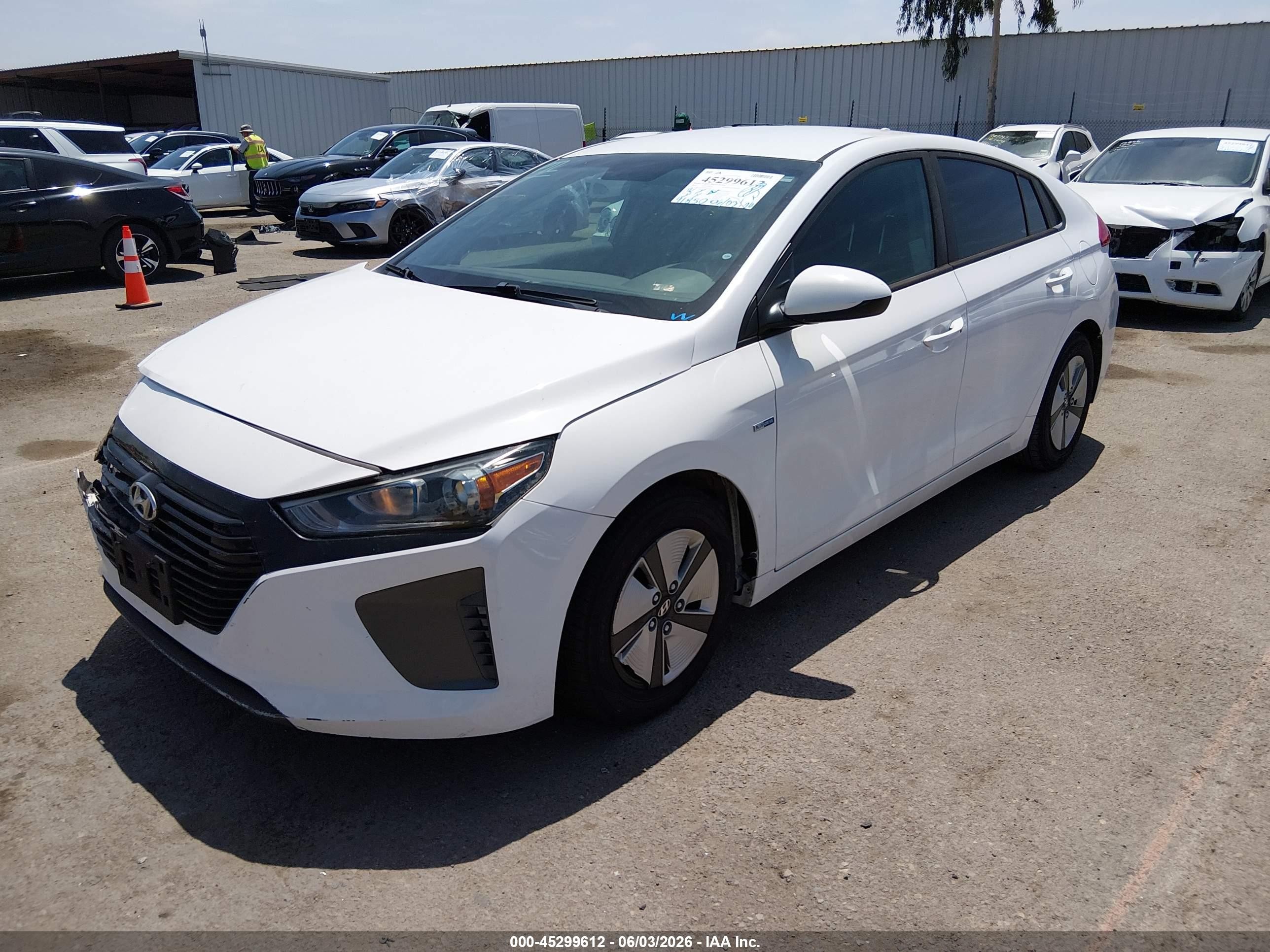 2018 Hyundai Ioniq Hybrid Blue White vin: KMHC65LC6JU102228