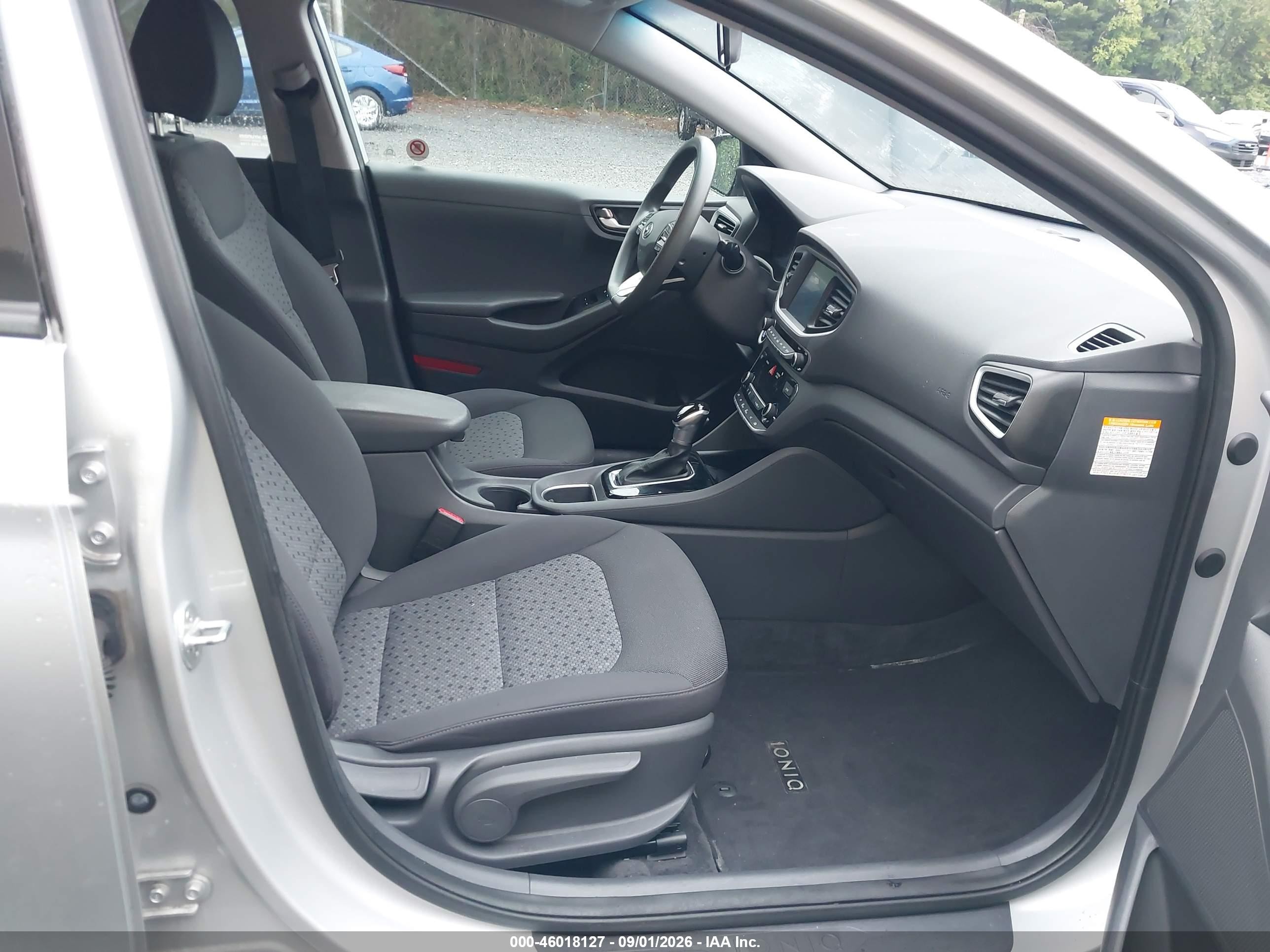 2018 Hyundai Ioniq Hybrid Blue Серебряный vin: KMHC65LC9JU076238