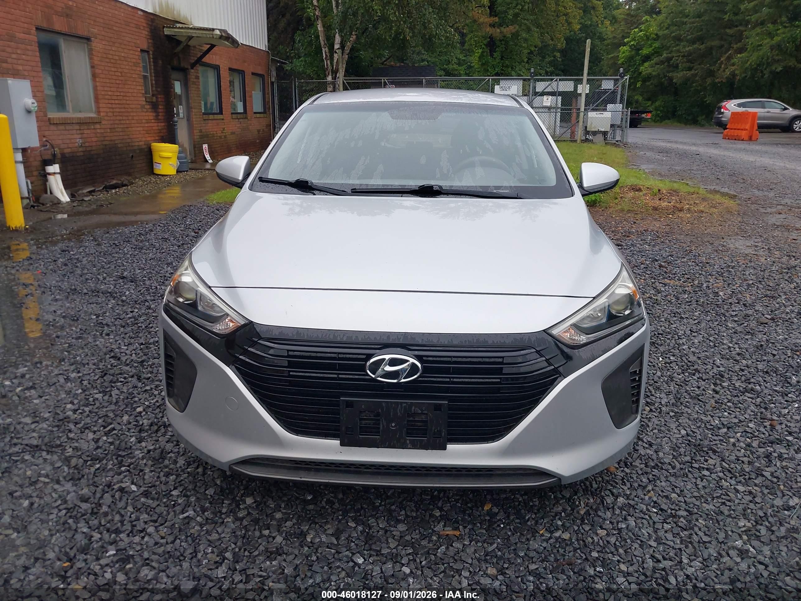 2018 Hyundai Ioniq Hybrid Blue Серебряный vin: KMHC65LC9JU076238