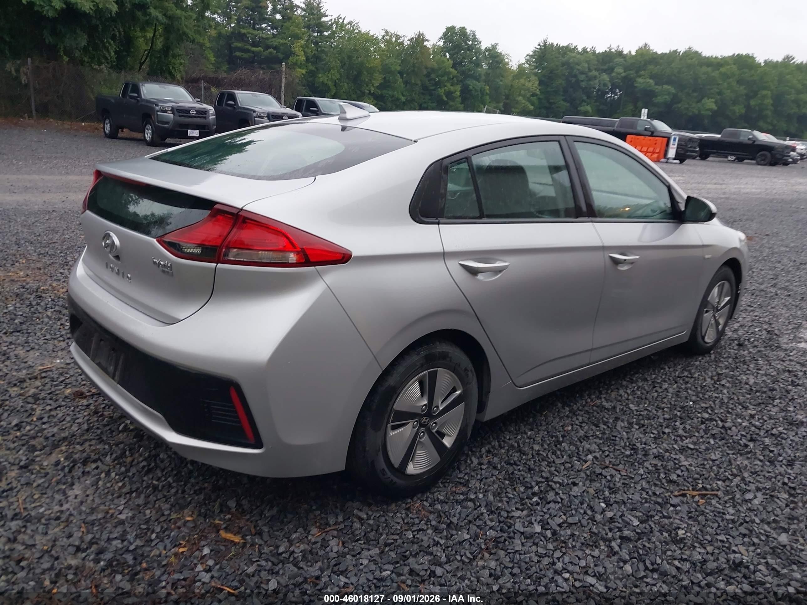 2018 Hyundai Ioniq Hybrid Blue Серебряный vin: KMHC65LC9JU076238
