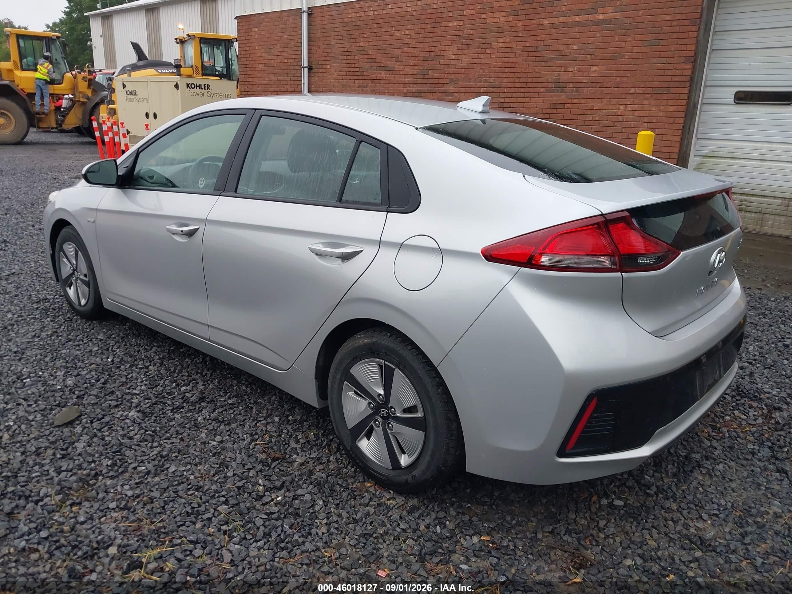2018 Hyundai Ioniq Hybrid Blue Серебряный vin: KMHC65LC9JU076238