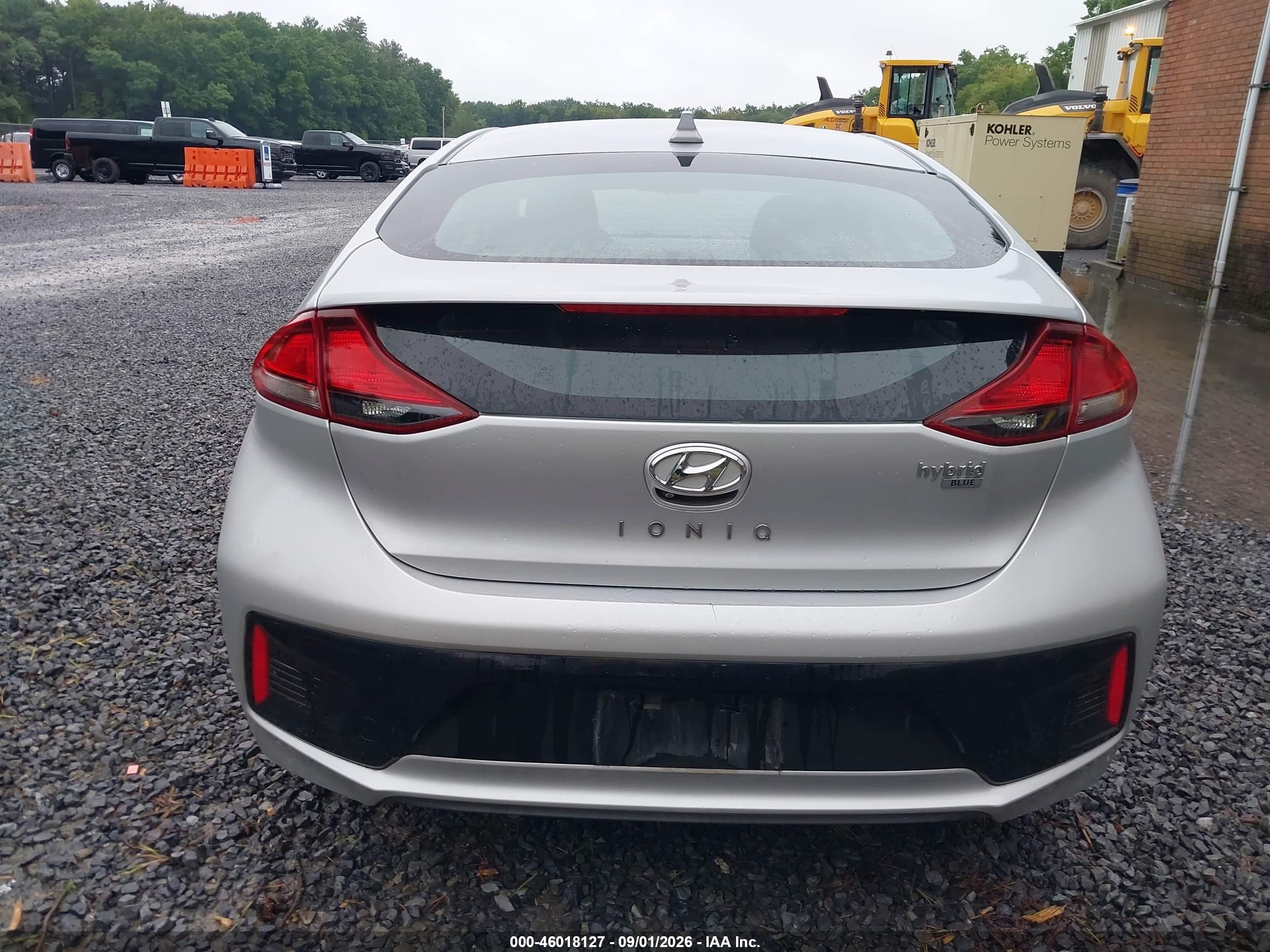 2018 Hyundai Ioniq Hybrid Blue Серебряный vin: KMHC65LC9JU076238