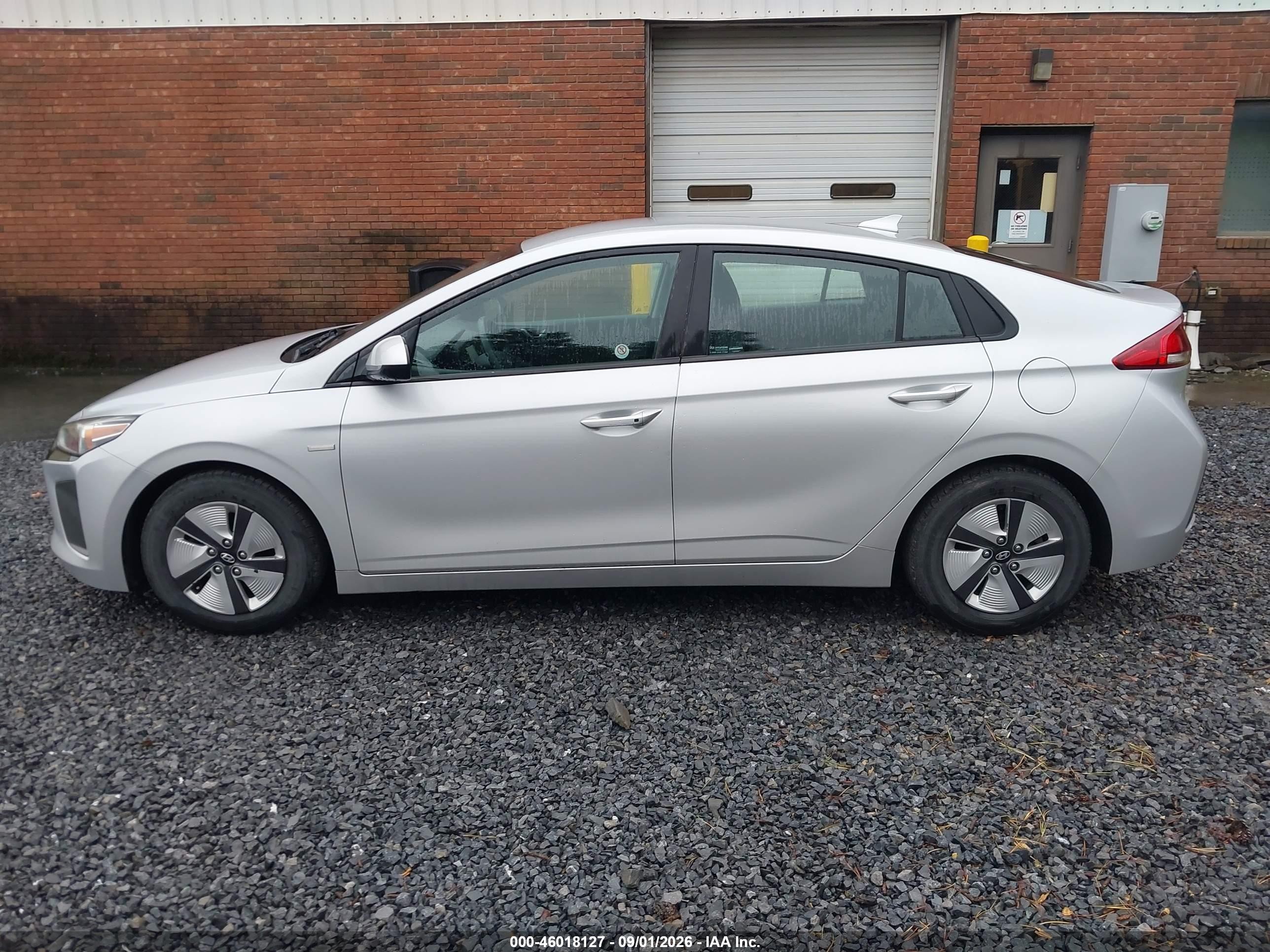 2018 Hyundai Ioniq Hybrid Blue Серебряный vin: KMHC65LC9JU076238