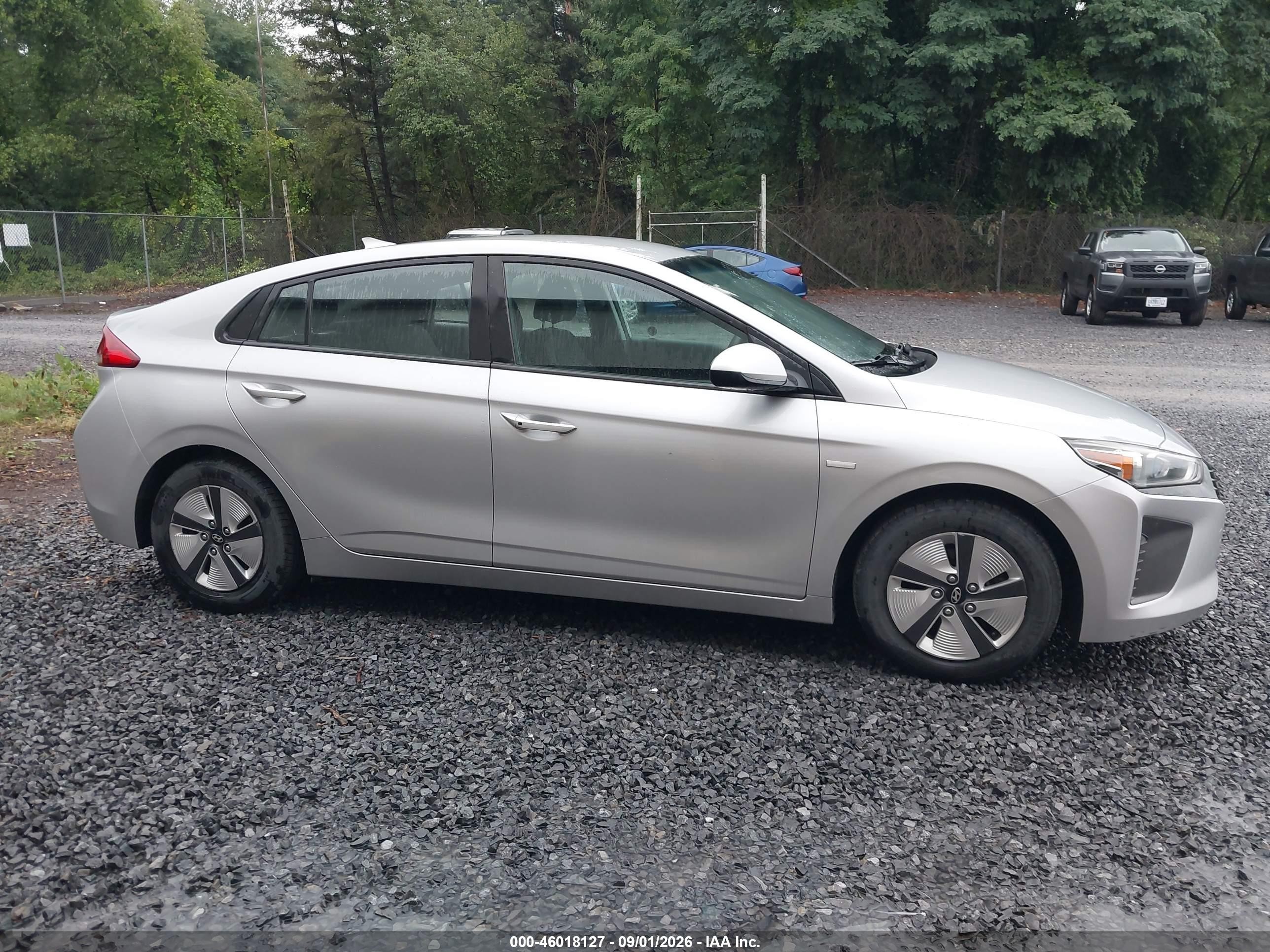 2018 Hyundai Ioniq Hybrid Blue Серебряный vin: KMHC65LC9JU076238