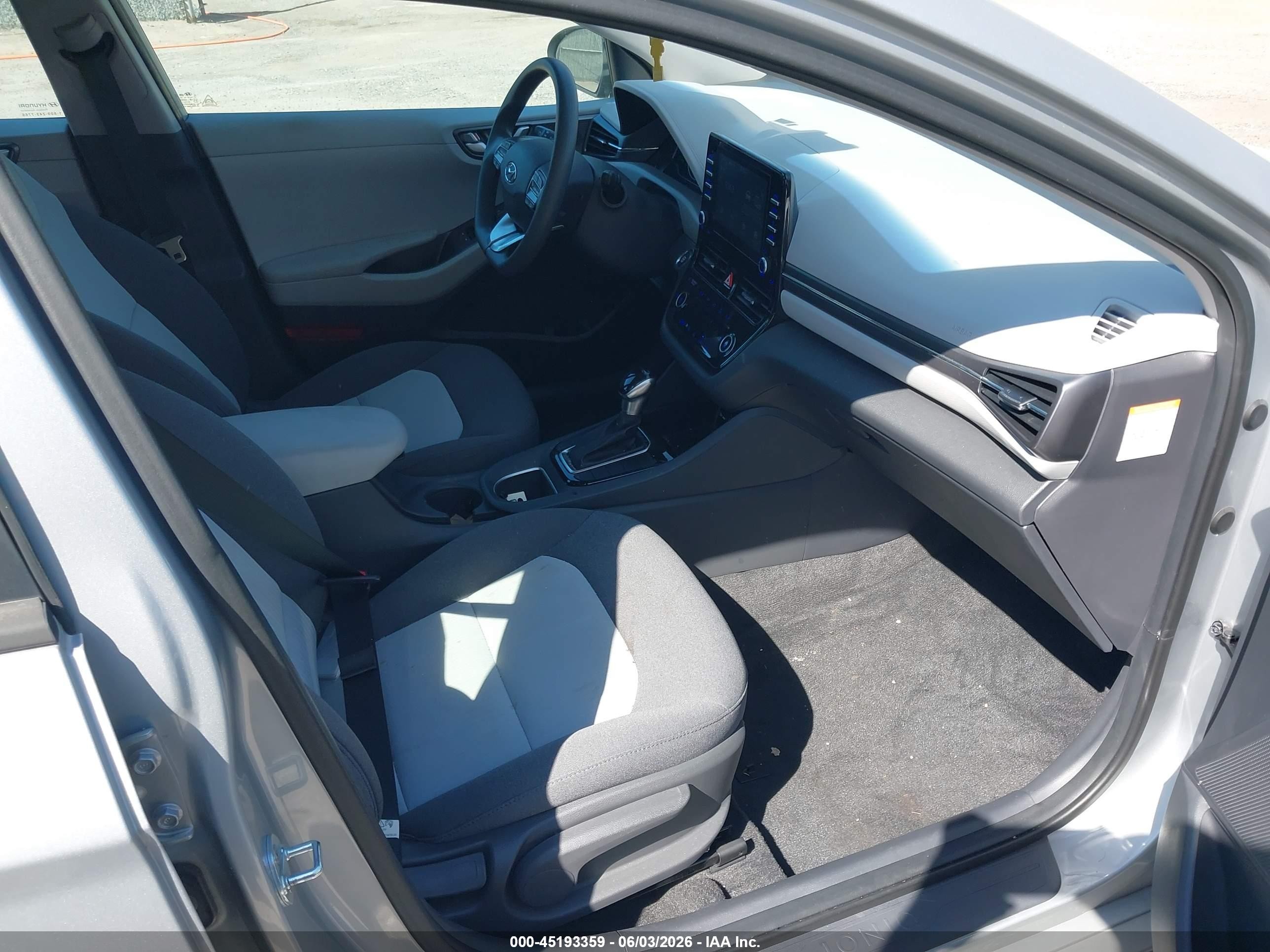 2020 Hyundai Ioniq Hybrid Blue Серебряный vin: KMHC65LC9LU220454