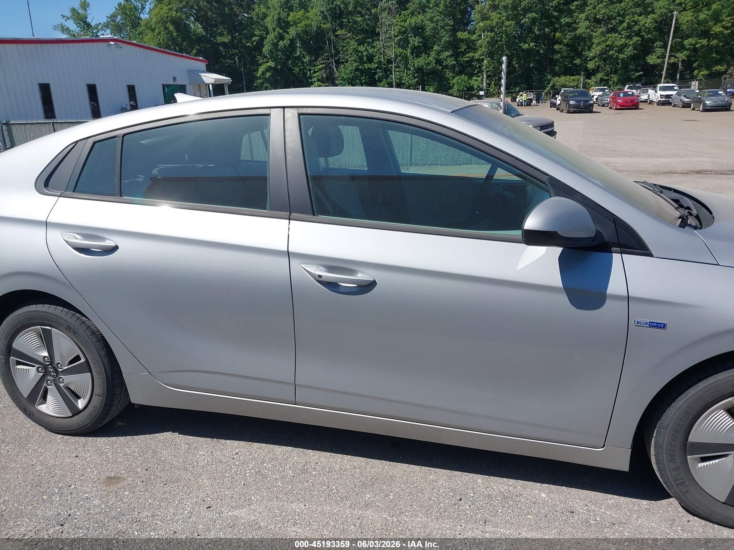 2020 Hyundai Ioniq Hybrid Blue Серебряный vin: KMHC65LC9LU220454