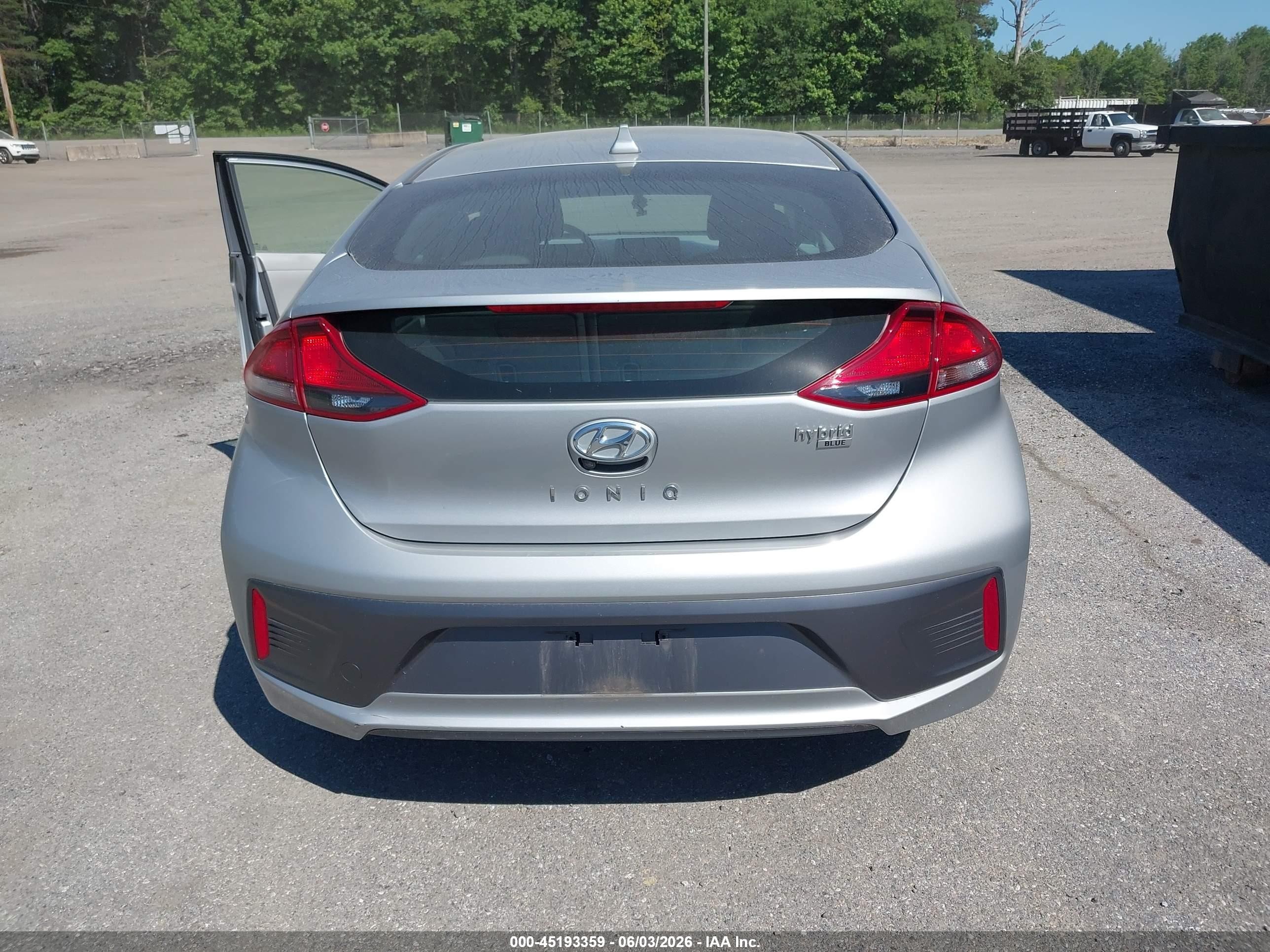 2020 Hyundai Ioniq Hybrid Blue Серебряный vin: KMHC65LC9LU220454