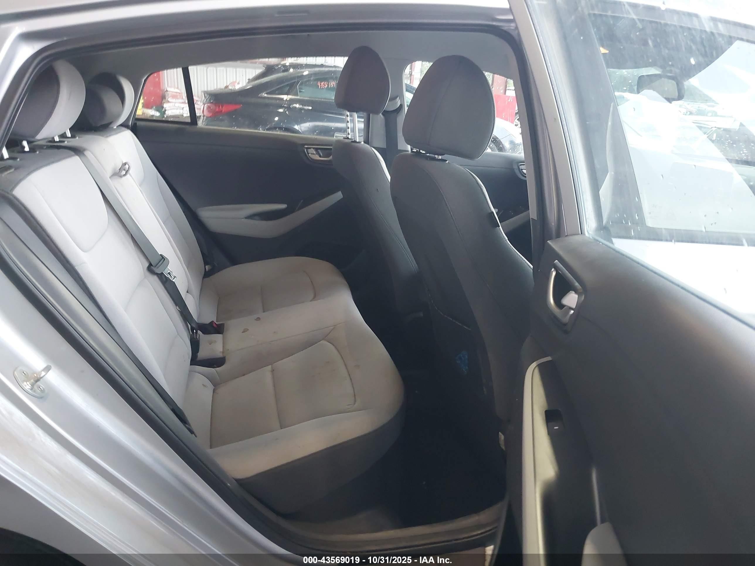 2021 Hyundai Ioniq Plug-in Hybrid Se Silver vin: KMHC65LD0MU253014