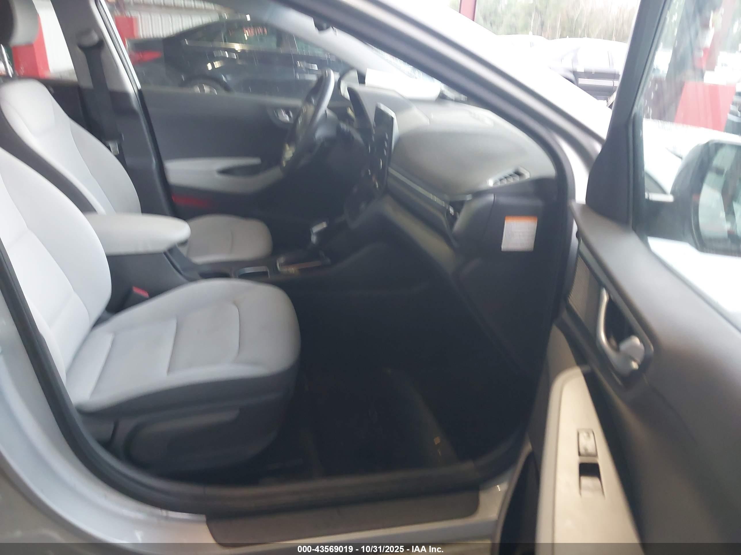 2021 Hyundai Ioniq Plug-in Hybrid Se Silver vin: KMHC65LD0MU253014
