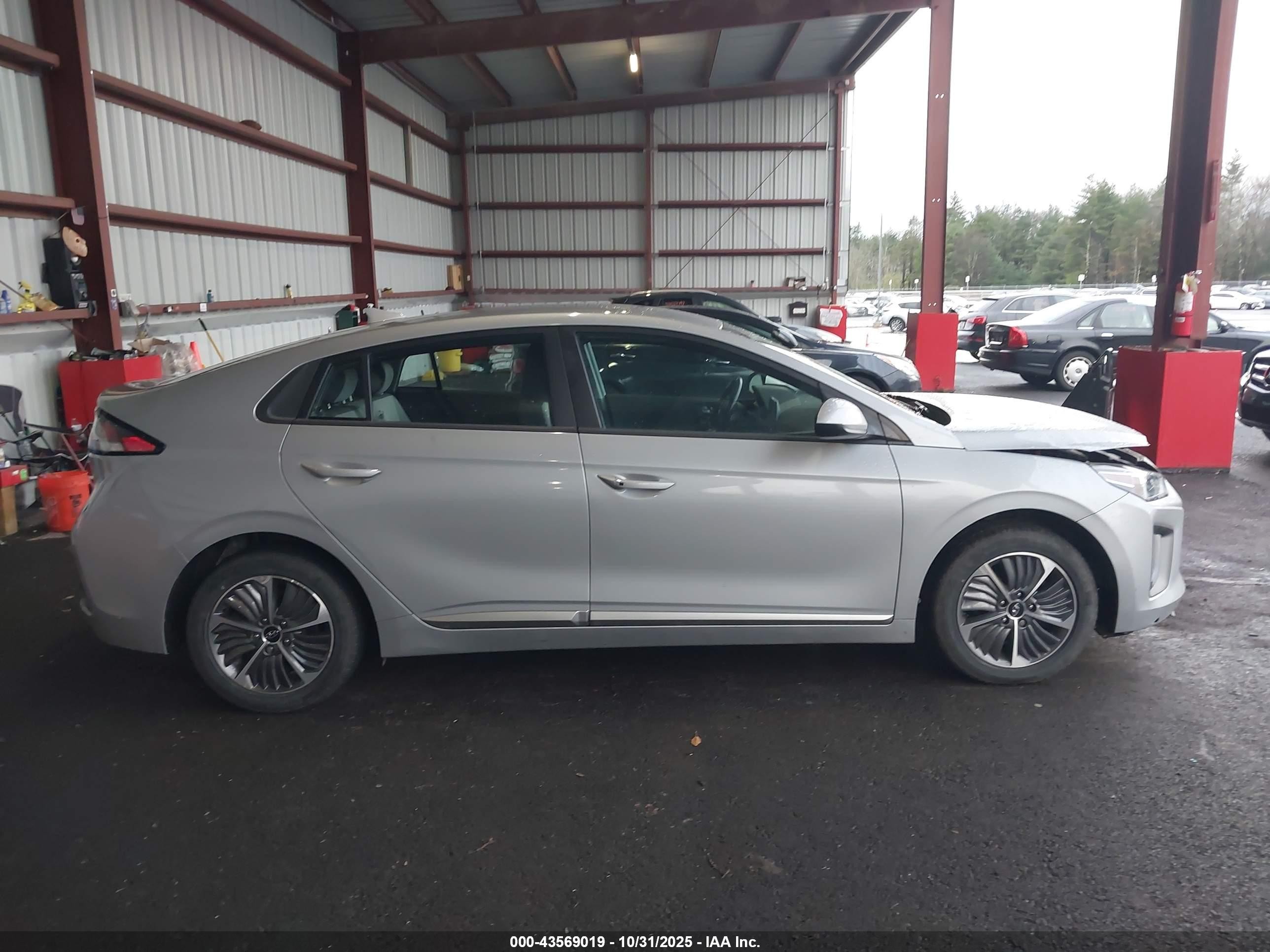 2021 Hyundai Ioniq Plug-in Hybrid Se Silver vin: KMHC65LD0MU253014