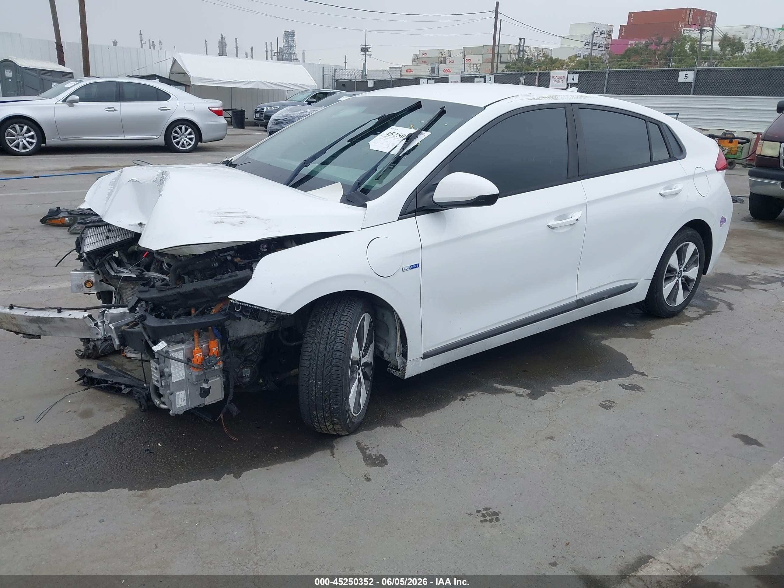 2019 Hyundai Ioniq Plug-in Hybrid   White vin: KMHC65LD2KU147130
