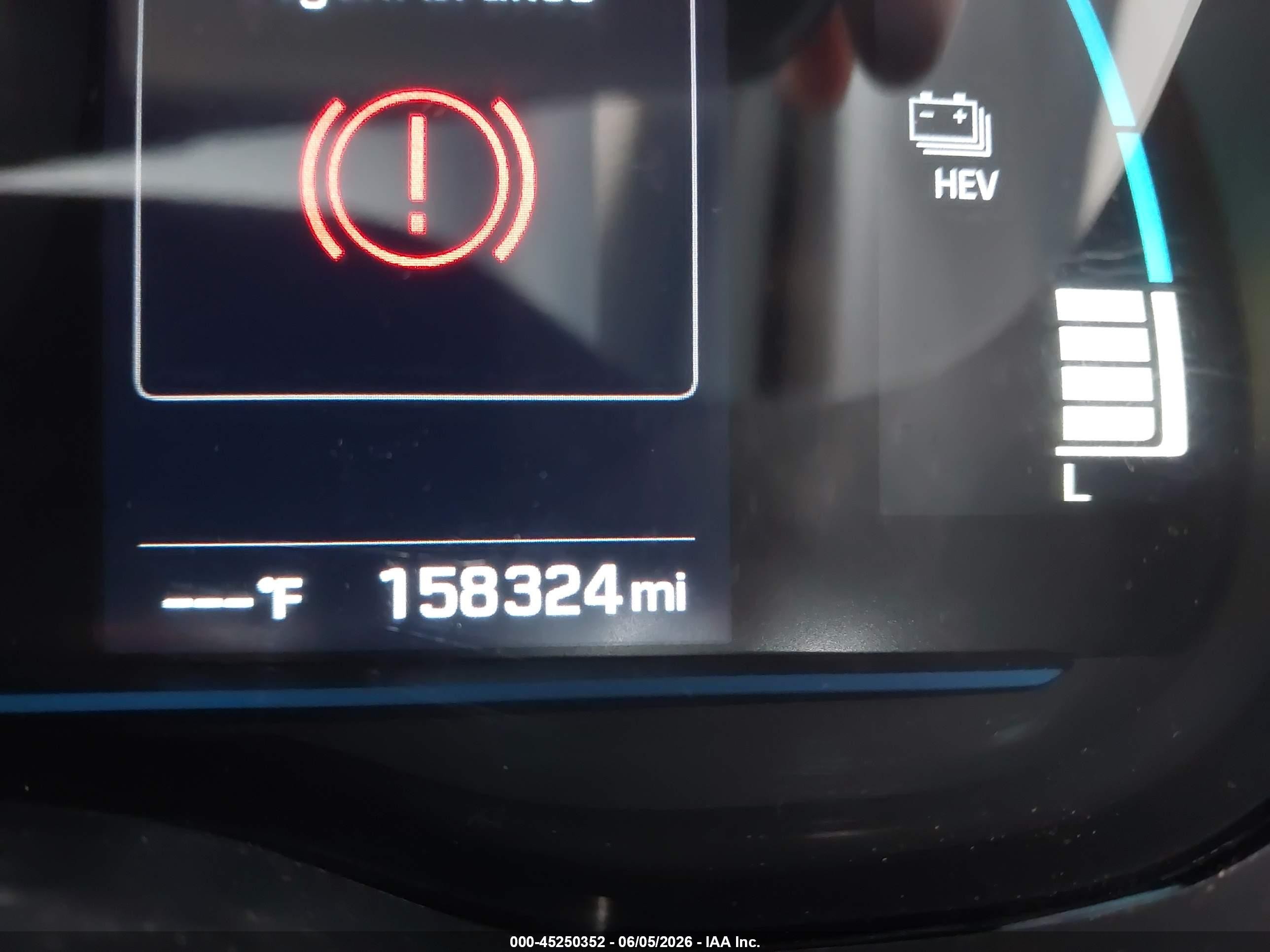 2019 Hyundai Ioniq Plug-in Hybrid   White vin: KMHC65LD2KU147130