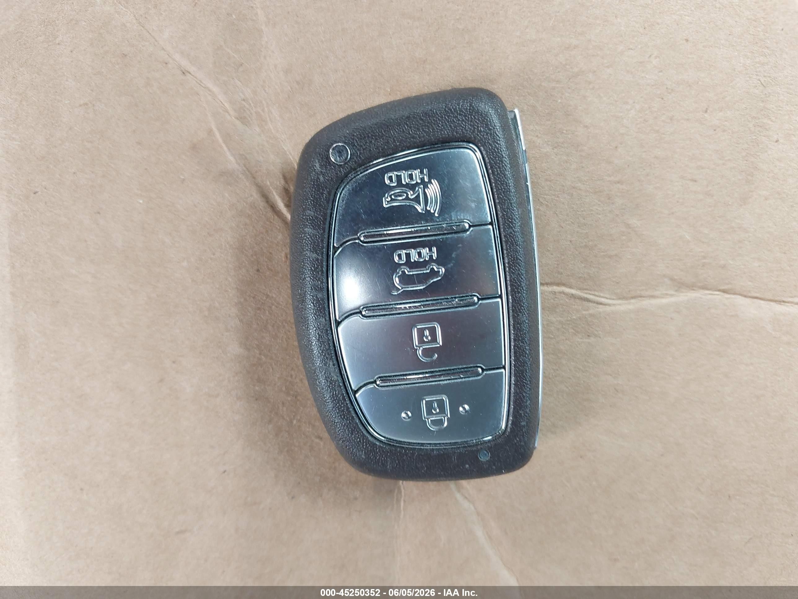 2019 Hyundai Ioniq Plug-in Hybrid   White vin: KMHC65LD2KU147130